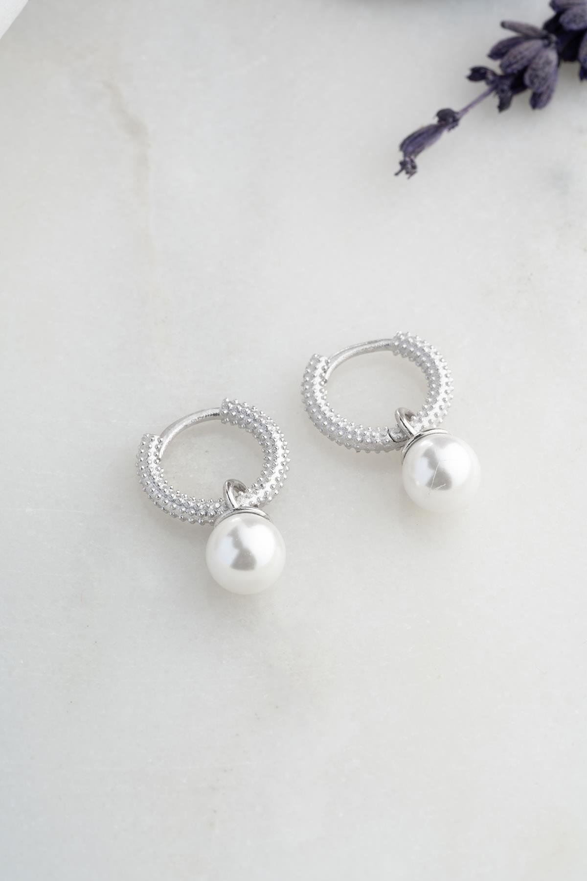 925 Ayar Gümüş Rodyum Kaplama 10 mm Sallantılı İnci Küpe