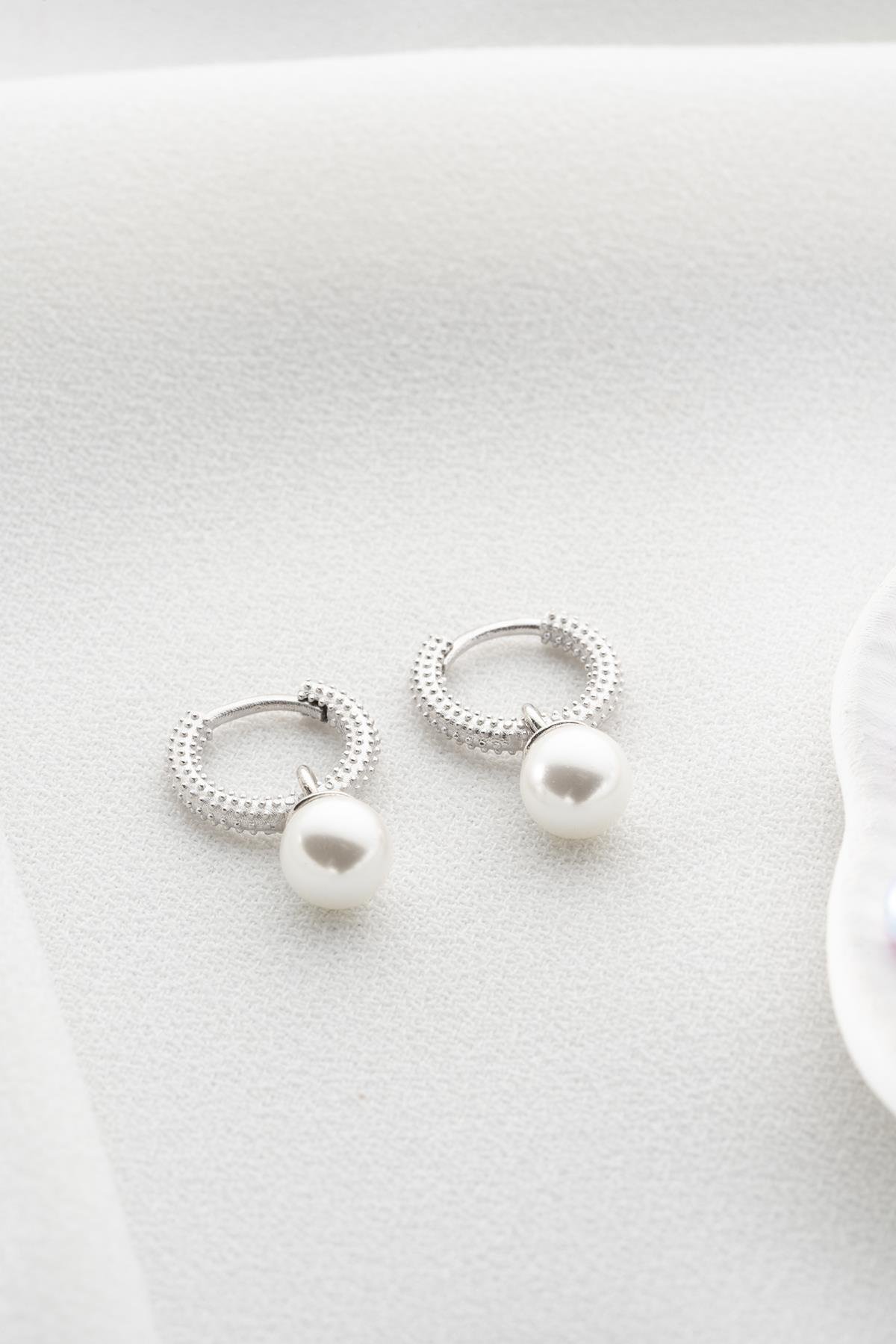 925 Ayar Gümüş Rodyum Kaplama 10 mm Sallantılı İnci Küpe