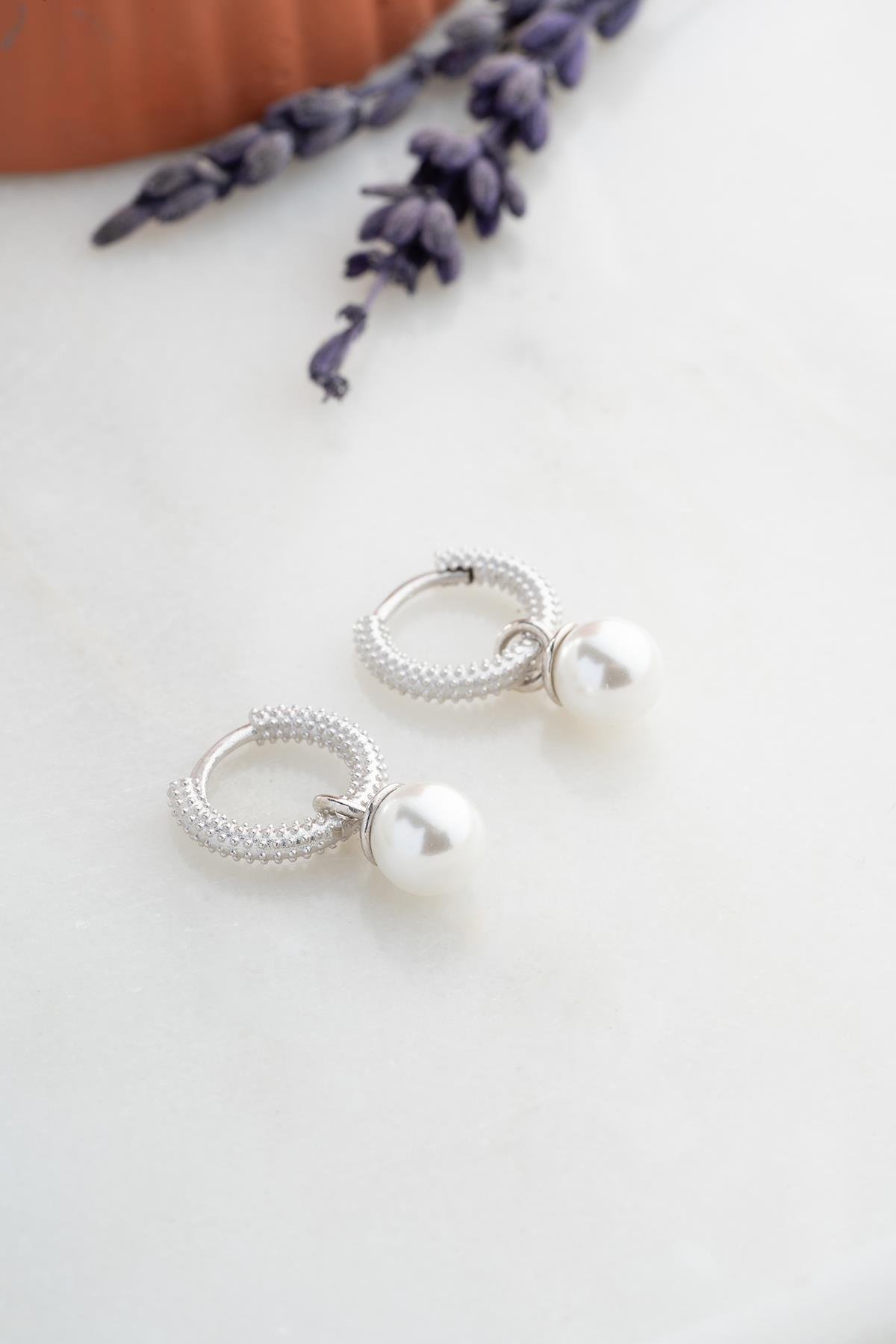 925 Ayar Gümüş Rodyum Kaplama 10 mm Sallantılı İnci Küpe