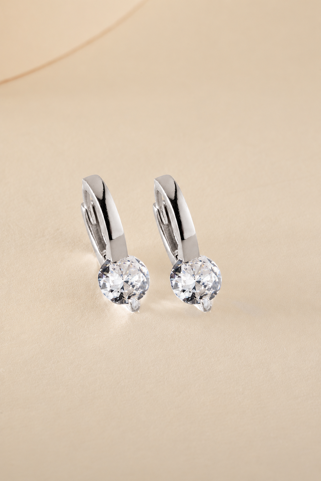 925 Ayar Gümüş Rodyum Kaplama 12 mm Beyaz Taşlı Halka Küpe