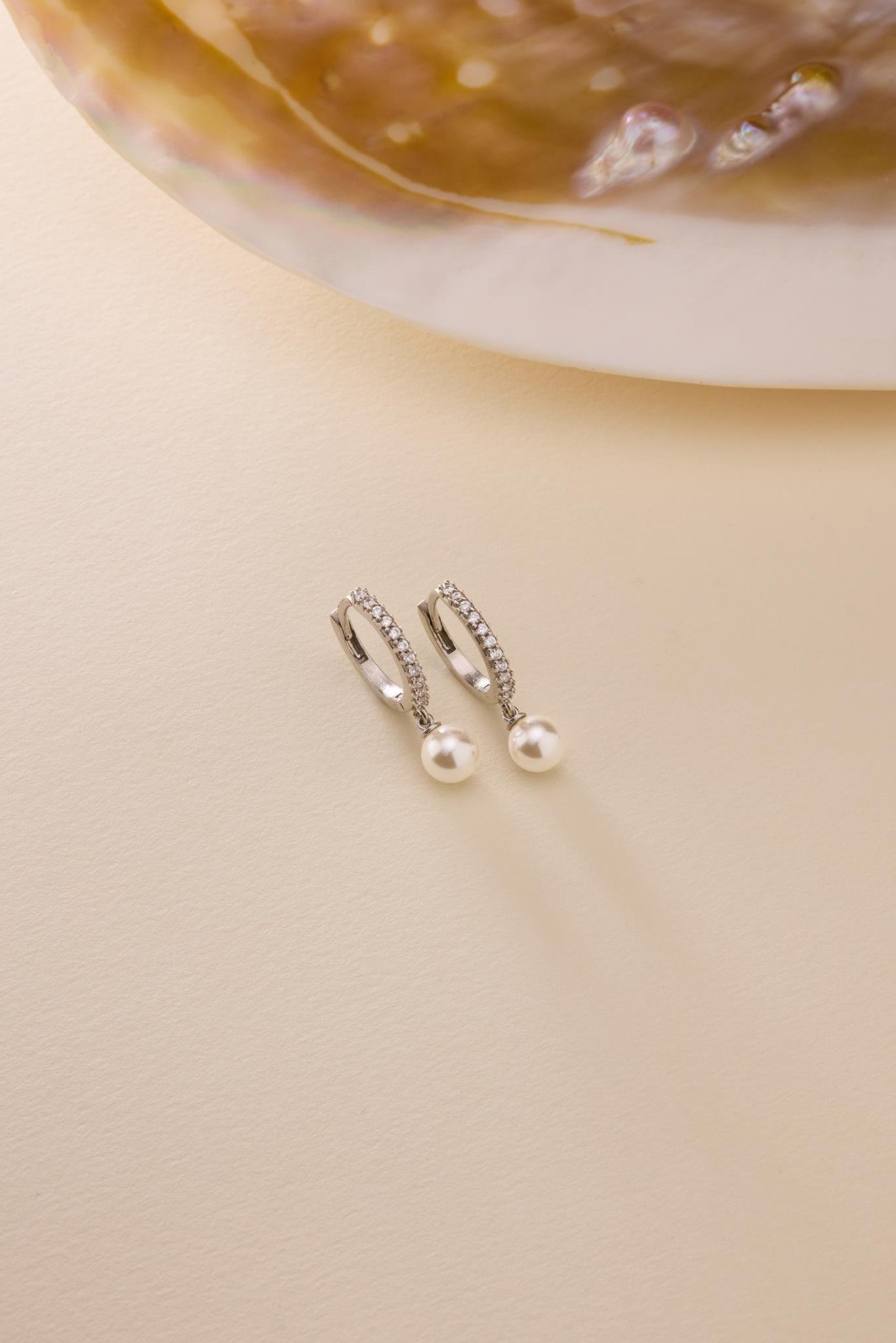 925 Ayar Gümüş Rodyum Kaplama 15 mm Halka İncili Küpe