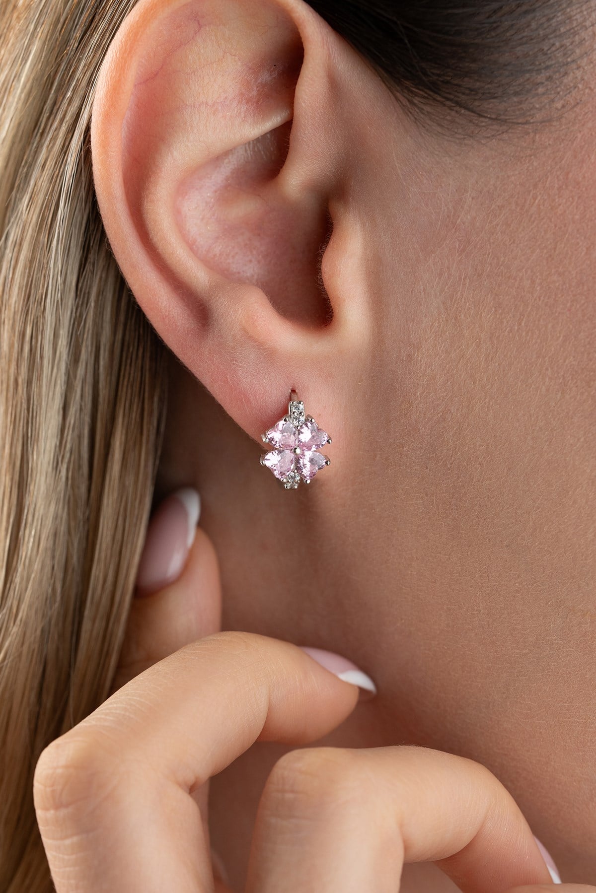 925 Ayar Gümüş Rodyum Kaplama 15 mm Pembe Taşlı Yonca Model Küpe