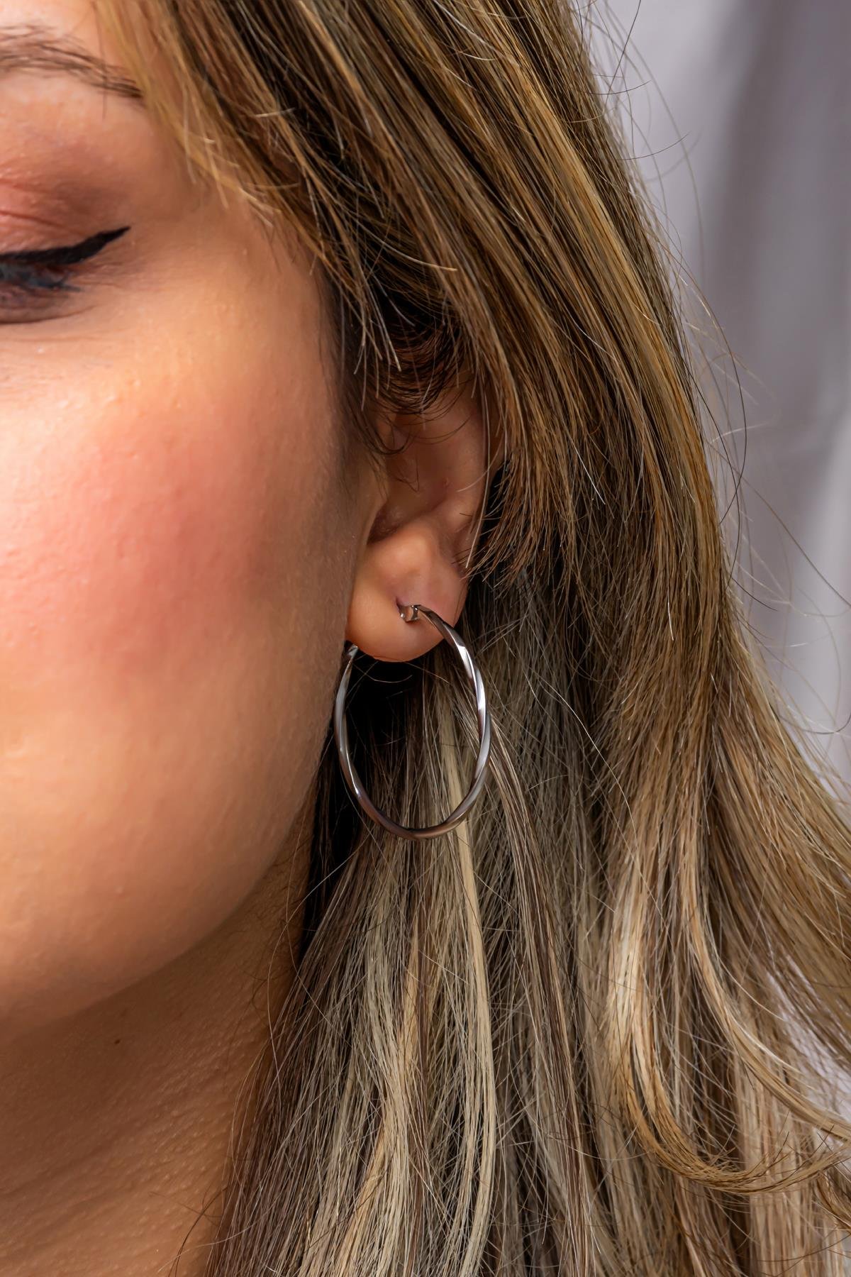 925 Ayar Gümüş Rodyum Kaplama 30 mm Burgulu Halka Küpe