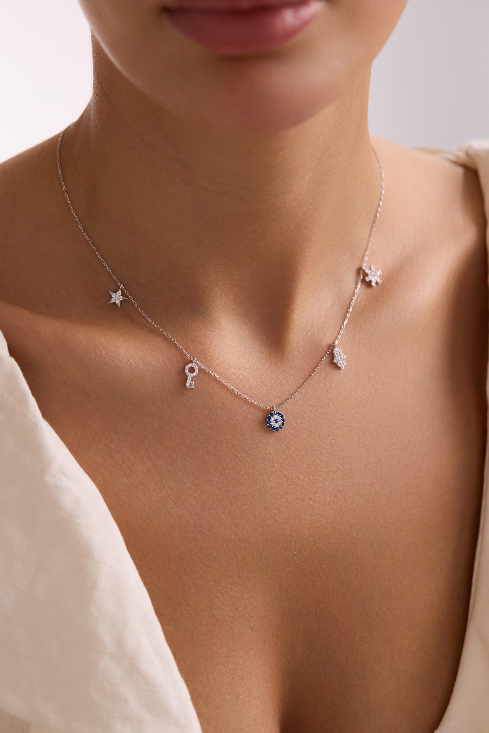 925 Ayar Gümüş Rodyum Kaplama 5 Figürlü Şans  Kolye