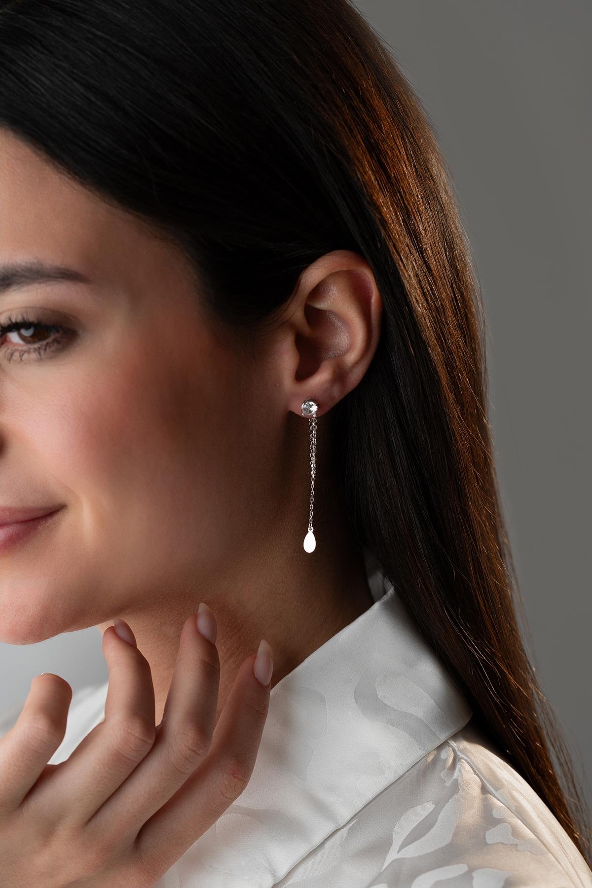 925 Ayar Gümüş Rodyum Kaplama 5 Mm Tektaş Sallantılı Zincir Sade Damla Model Küpe