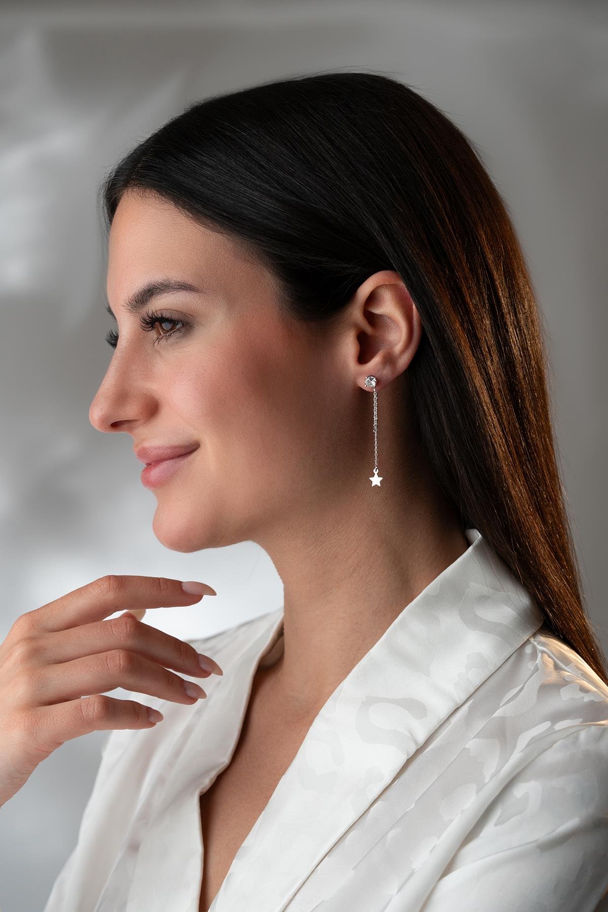 925 Ayar Gümüş Rodyum Kaplama 5 Mm Tektaş Sallantılı Zincir Sade Yıldız Model Küpe