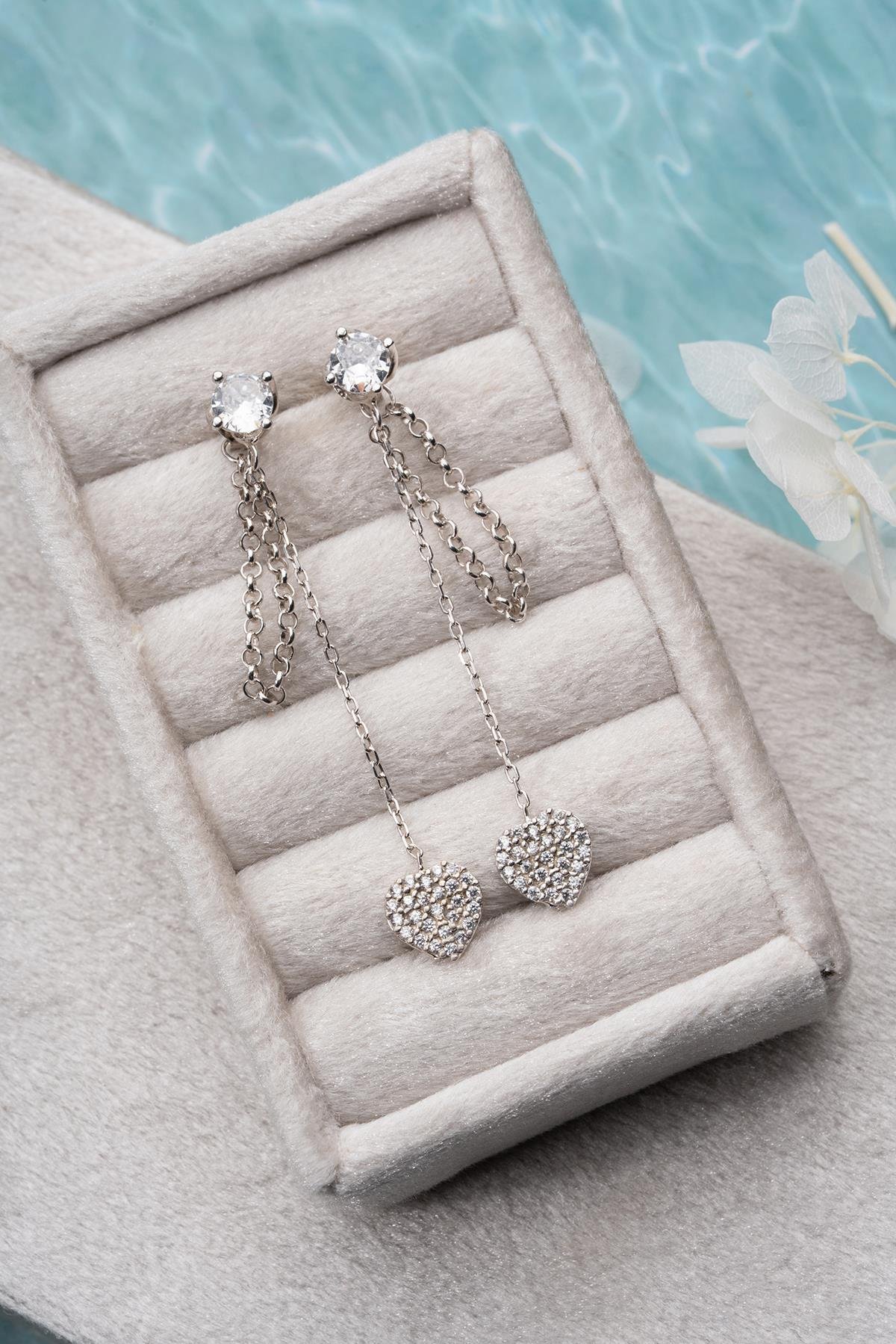 925 Ayar Gümüş Rodyum Kaplama 5 Mm Tektaş Sallantılı Zincir Kalp Model Küpe