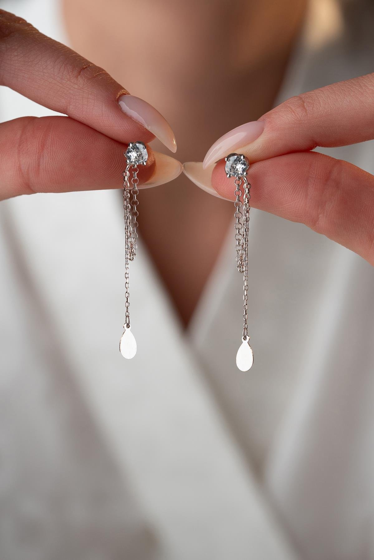 925 Ayar Gümüş Rodyum Kaplama 5 Mm Tektaş Sallantılı Zincir Sade Damla Model Küpe