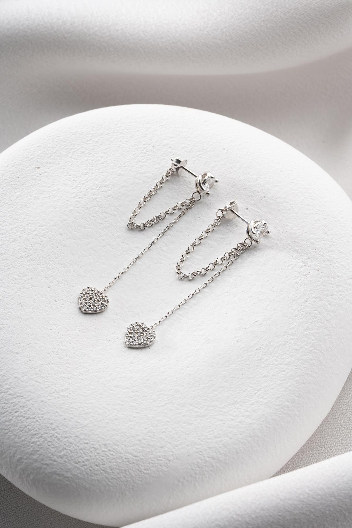 925 Ayar Gümüş Rodyum Kaplama 5 Mm Tektaş Sallantılı Zincir Kalp Model Küpe