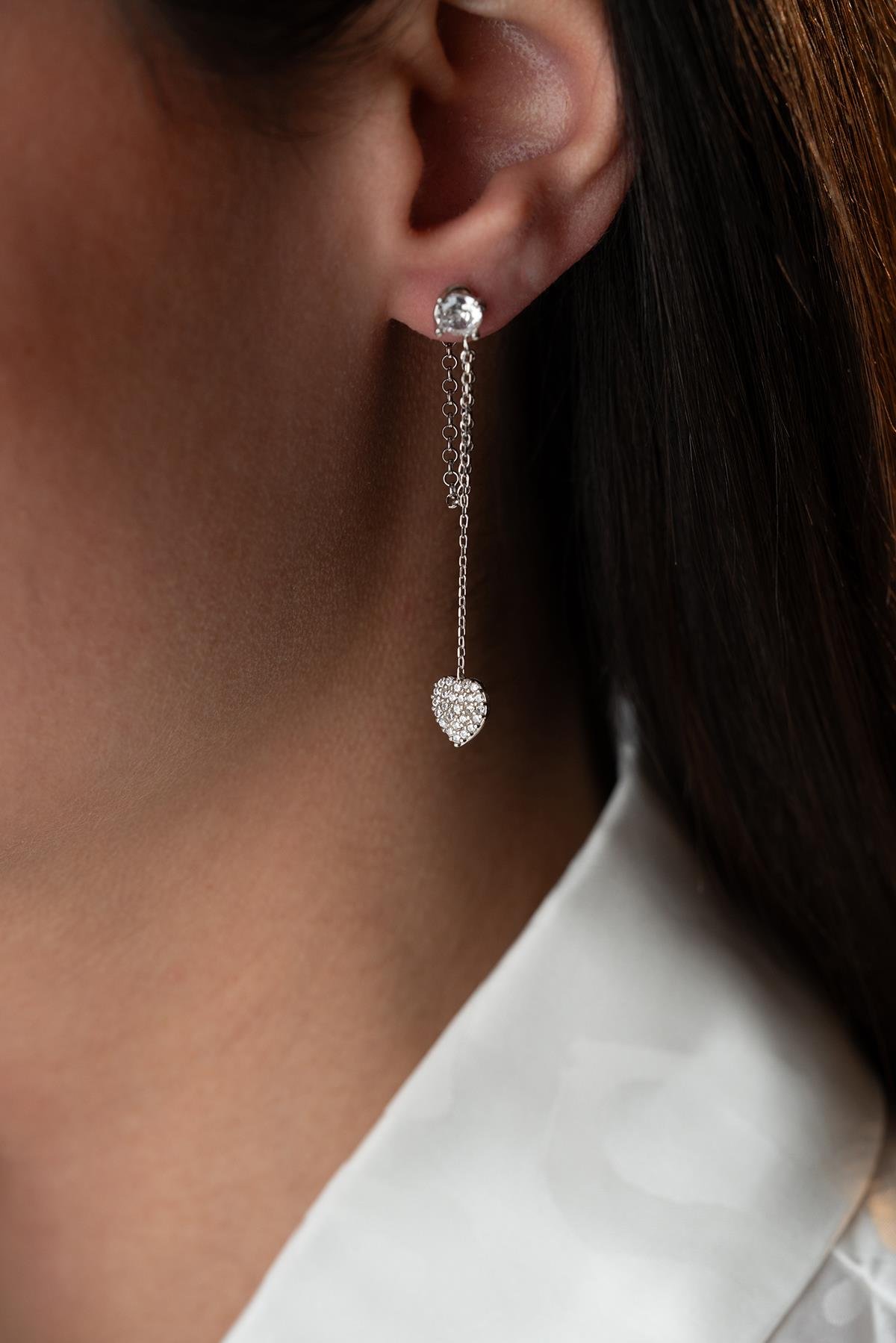 925 Ayar Gümüş Rodyum Kaplama 5 Mm Tektaş Sallantılı Zincir Kalp Model Küpe