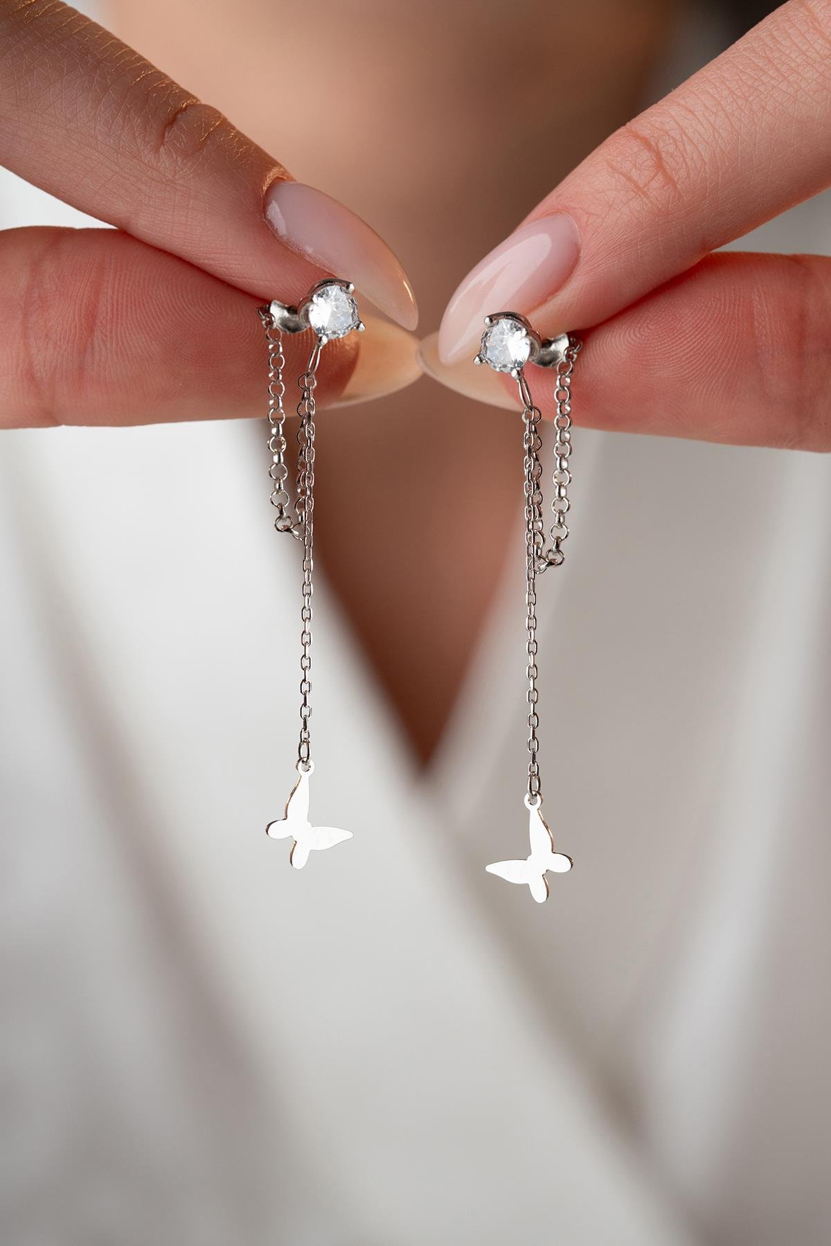 925 Ayar Gümüş Rodyum Kaplama 5 Mm Tektaş Sallantılı Zincir Zirkon Taşsız Kelebek Küpe