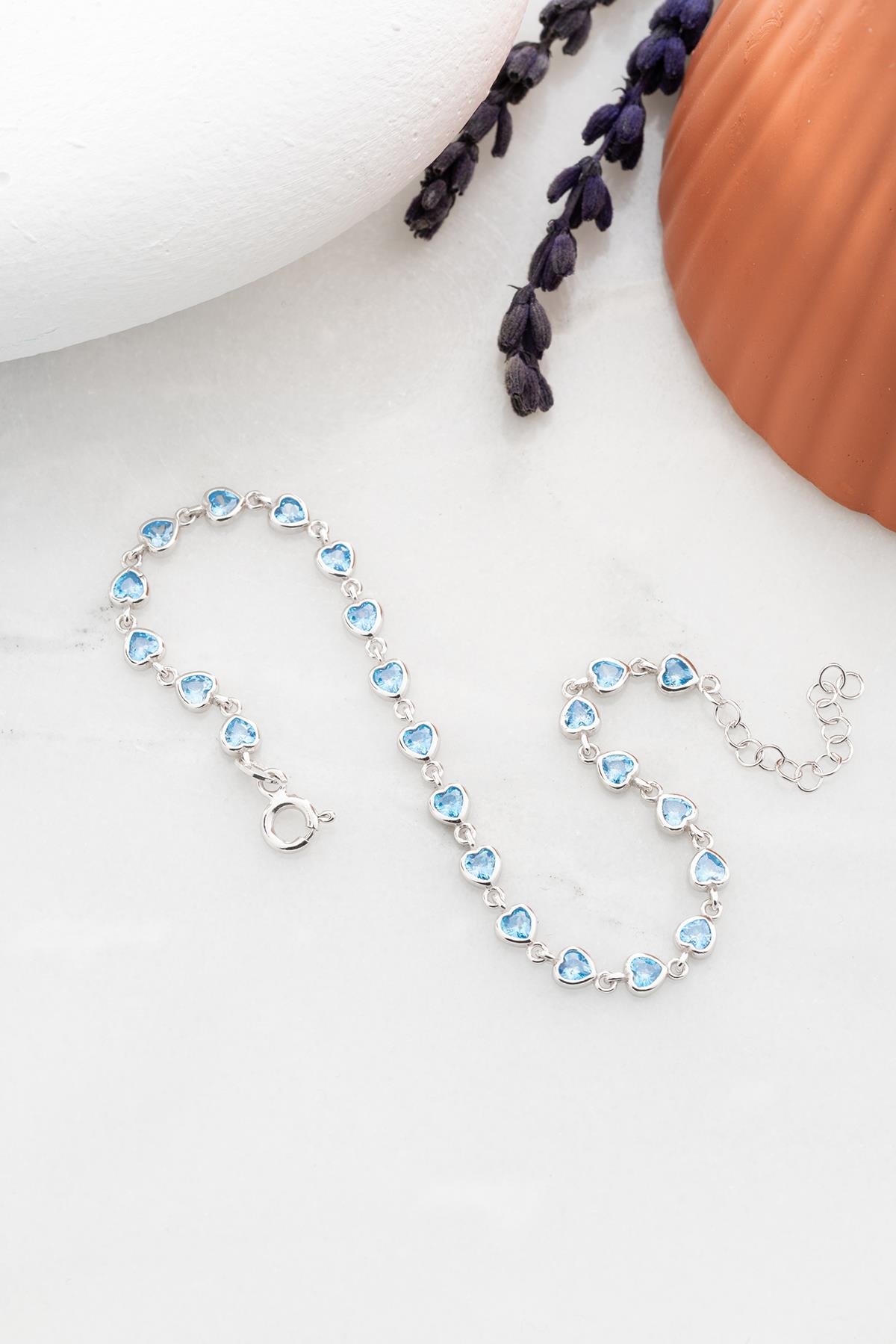 925 Ayar Gümüş Rodyum Kaplama Aquamarin Taşlı Sıralı Kalpli Bileklik