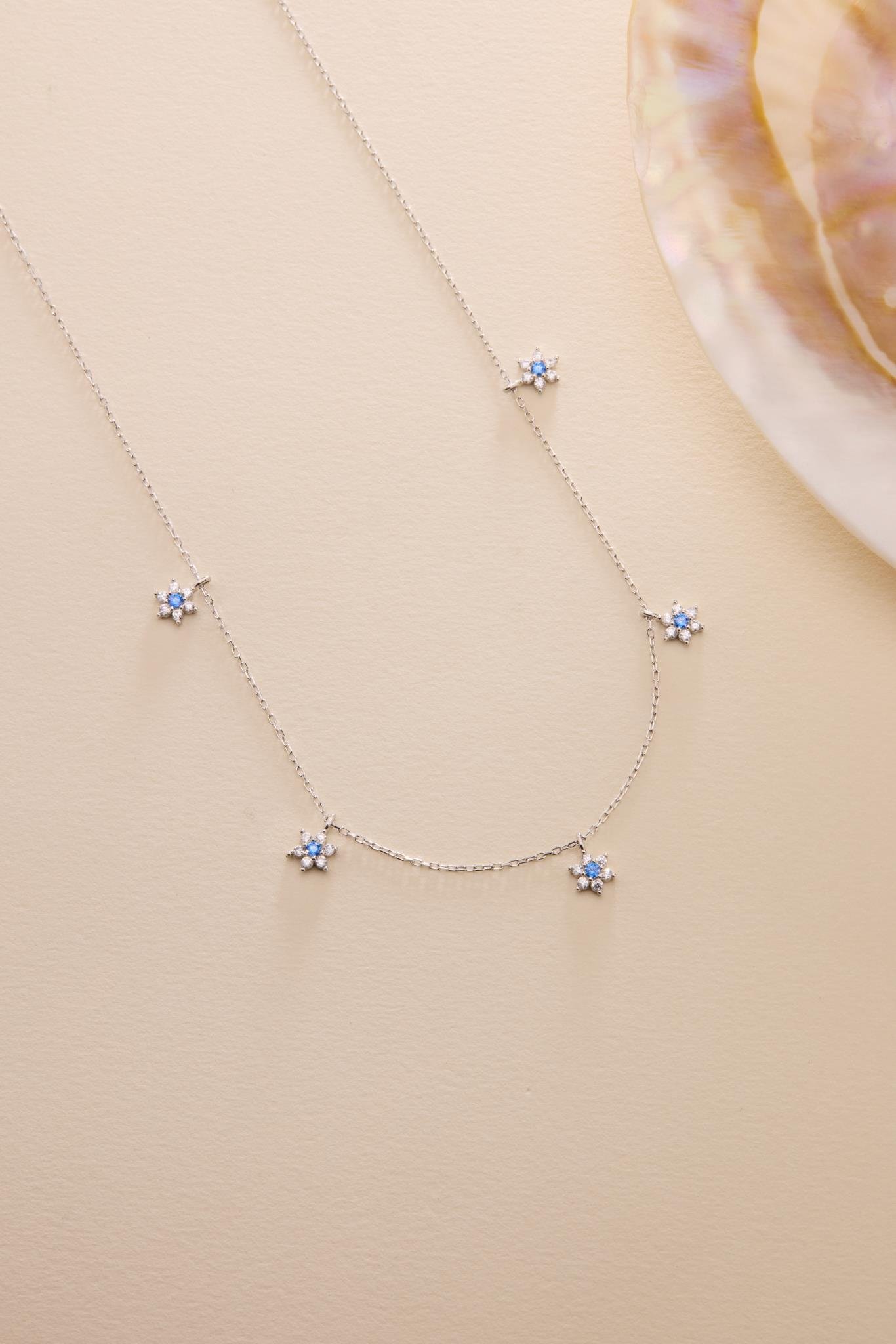 925 Ayar Gümüş Rodyum Kaplama Aquamarin Taşlı Minimal Çiçek Şans Kolye