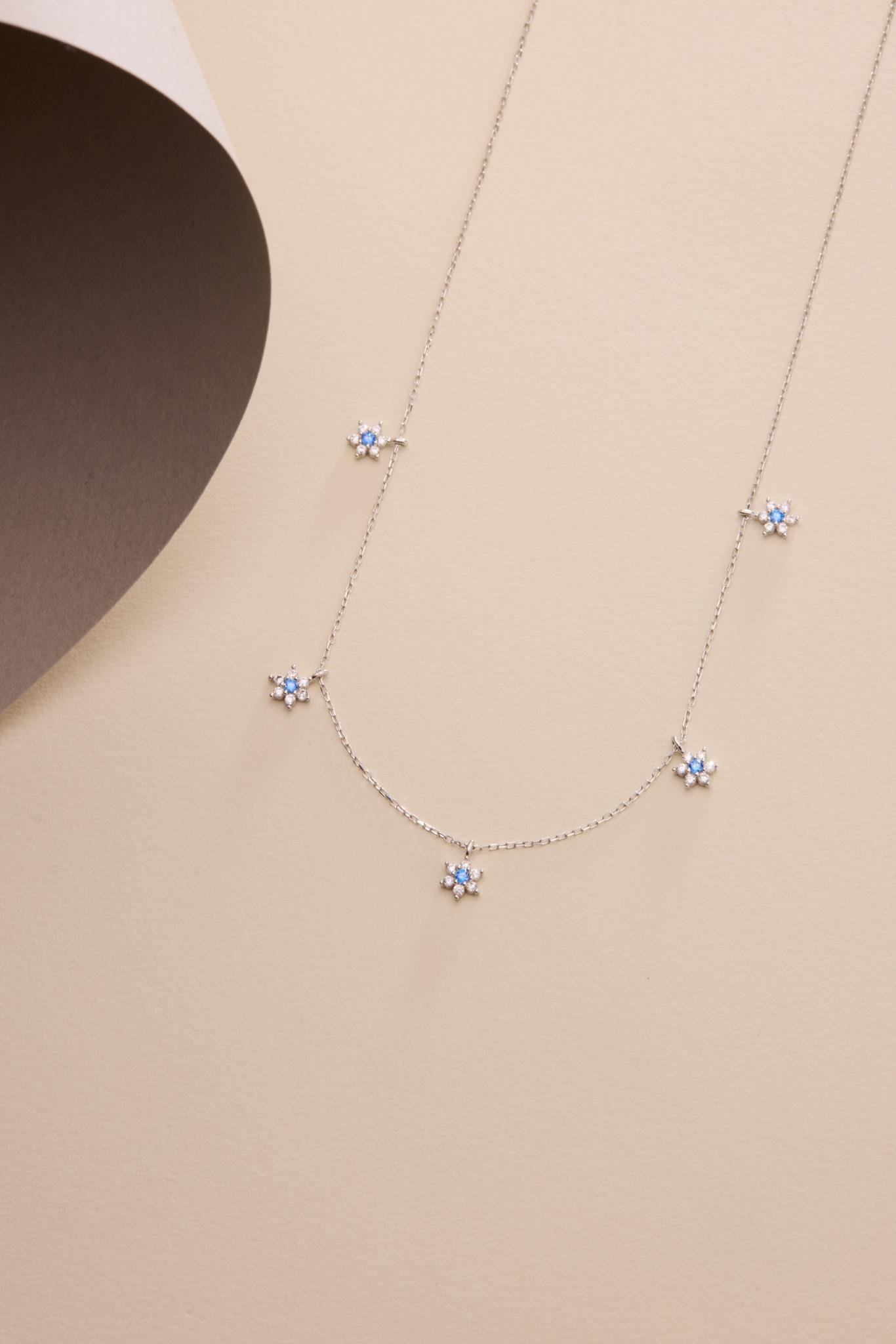 925 Ayar Gümüş Rodyum Kaplama Aquamarin Taşlı Minimal Çiçek Şans Kolye