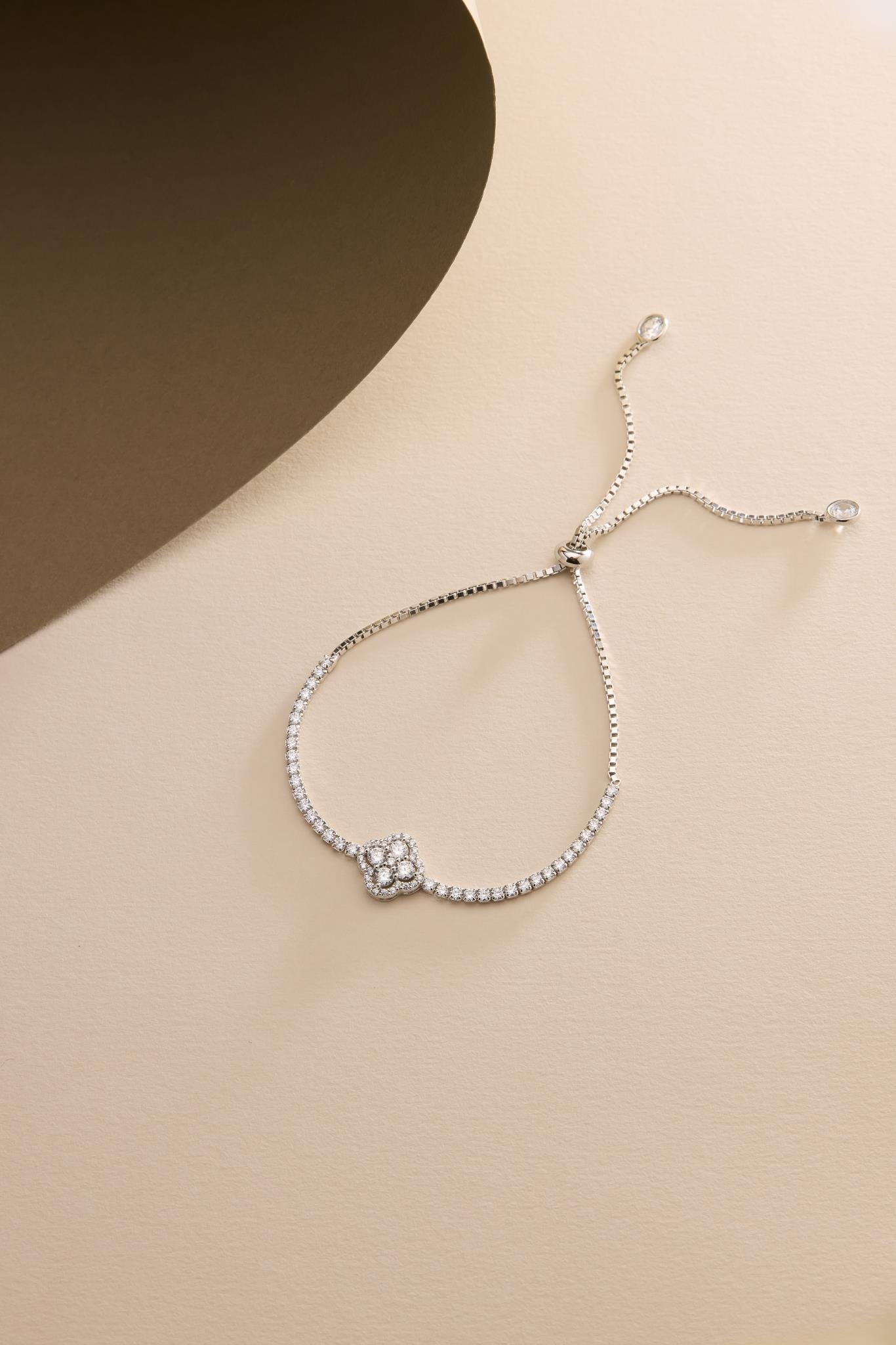 925 Ayar Gümüş Rodyum Kaplama Ayarlanabilir Asansörlü Yonca Suyolu Bileklik