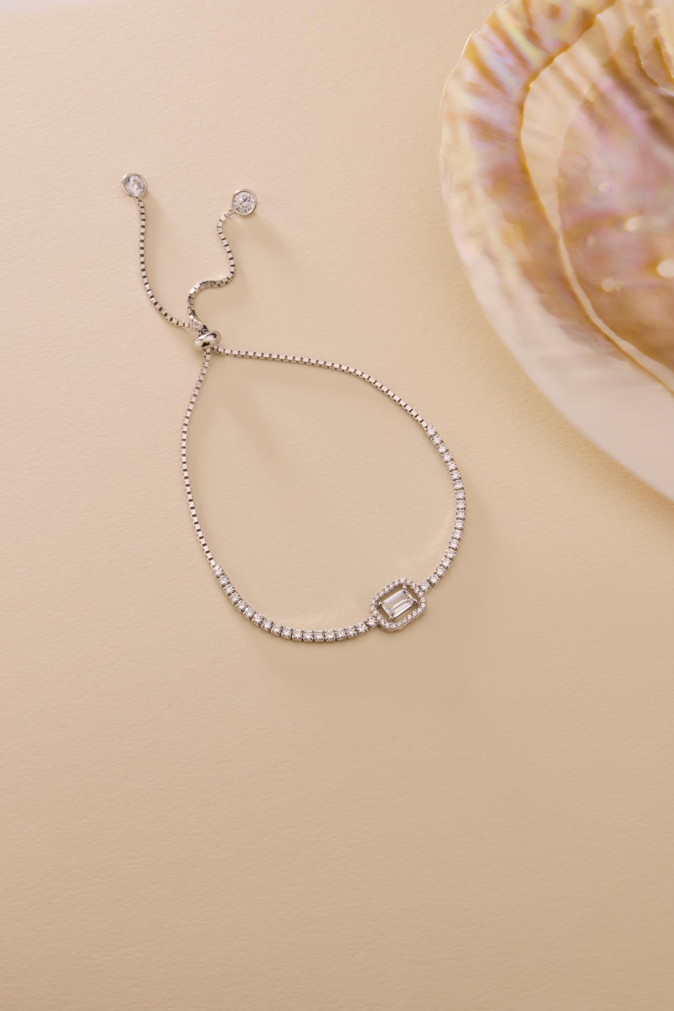 925 Ayar Gümüş Rodyum Kaplama Ayarlanabilir Asansörlü Su Yolu Baget Taşlı Tektaş Bileklik