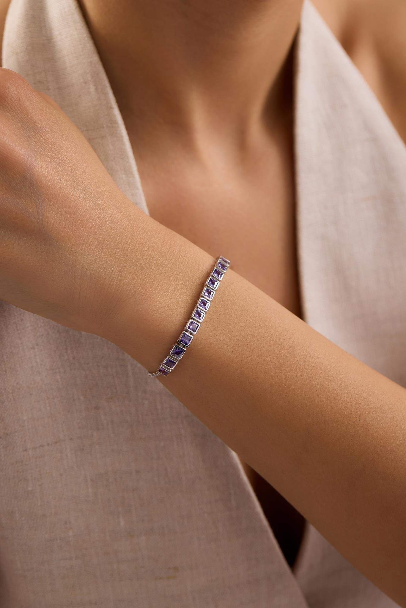 925 Ayar Gümüş Rodyum Kaplama Ayarlanabilir Asansörlü  Sıralı Kare Mor Taşlı Bileklik