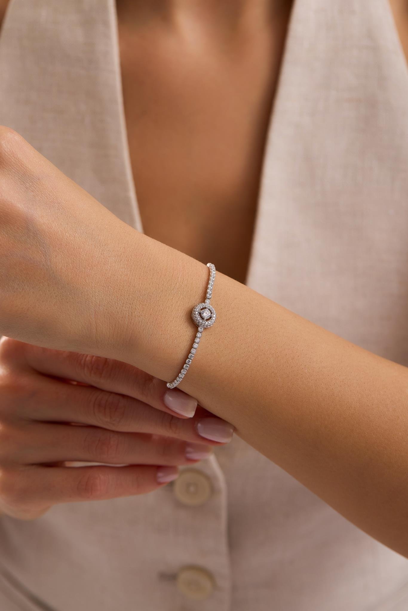 925 Ayar Gümüş Rodyum Kaplama Ayarlanabilir Asansörlü 5 mm Tektaş Model Suyolu Bileklik