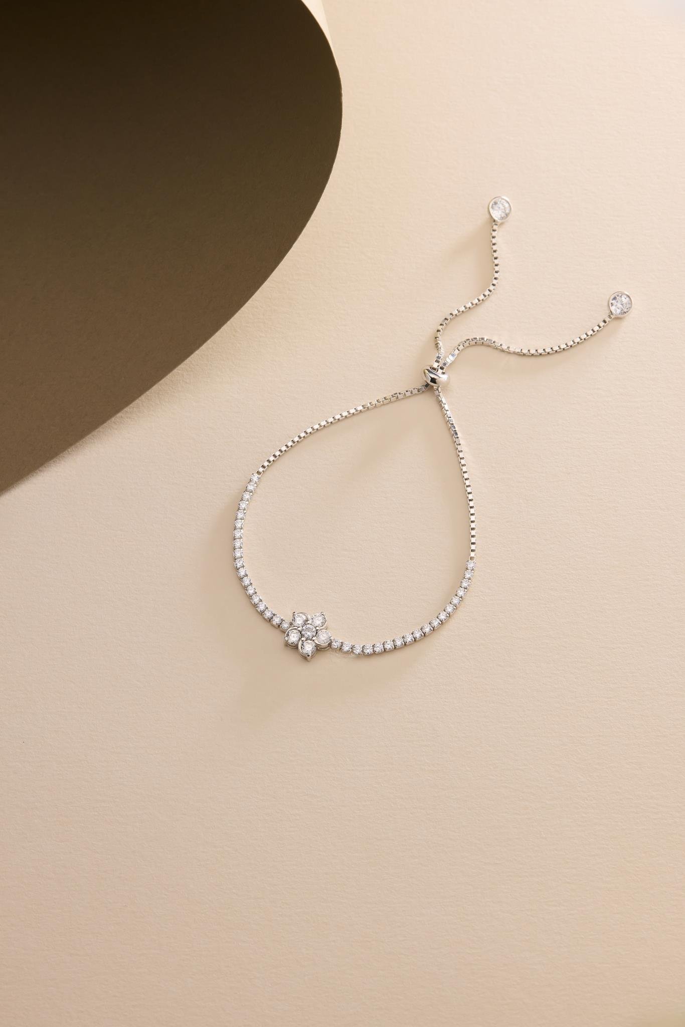 925 Ayar Gümüş Rodyum Kaplama Ayarlanabilir Asansörlü Çiçek Model Suyolu Bileklik