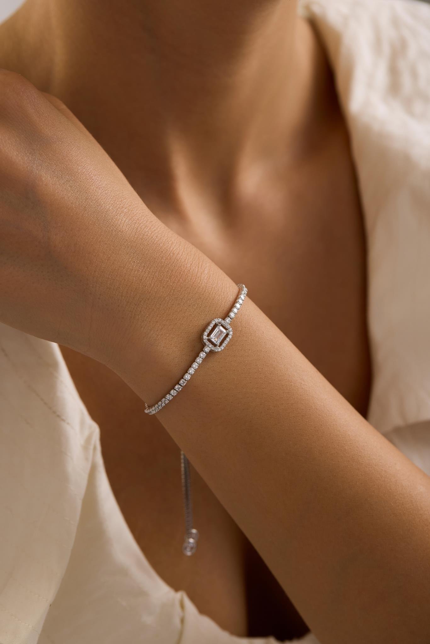 925 Ayar Gümüş Rodyum Kaplama Ayarlanabilir Asansörlü Su Yolu Baget Taşlı Tektaş Bileklik