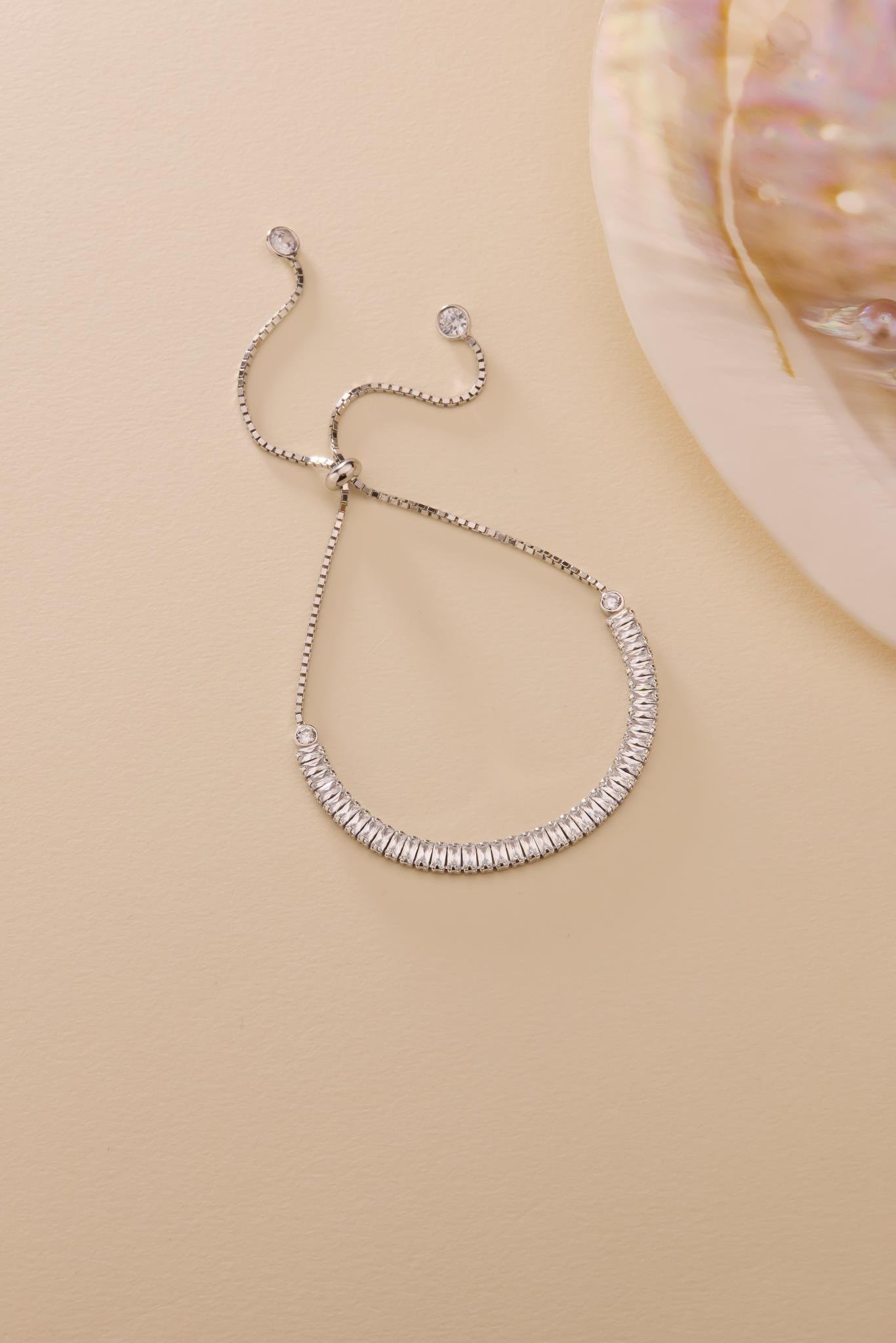 925 Ayar Gümüş Rodyum Kaplama Ayarlanabilir Asansörlü Su Yolu Sıralı Baget Taşlı Bileklik