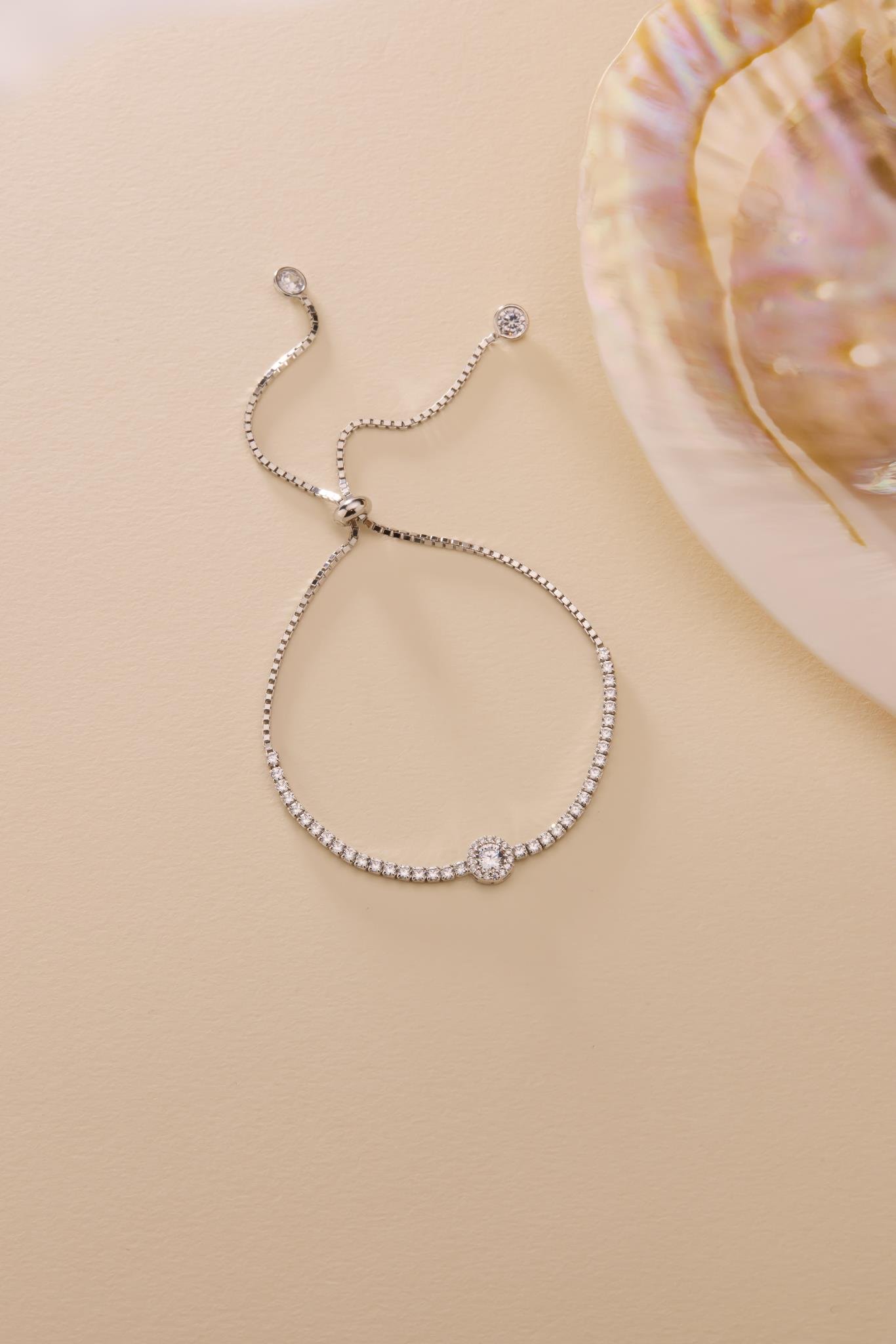 925 Ayar Gümüş Rodyum Kaplama Ayarlanabilir Asansörlü Su Yolu Tektaş Elmas Montür Bileklik