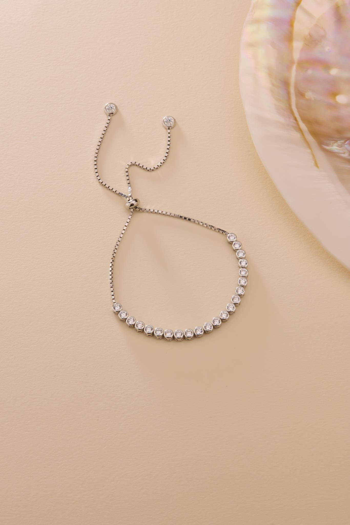 925 Ayar Gümüş Rodyum Kaplama Ayarlanabilir Asansörlü Su Yolu 4 mm Zirkon Taşlı Bileklik