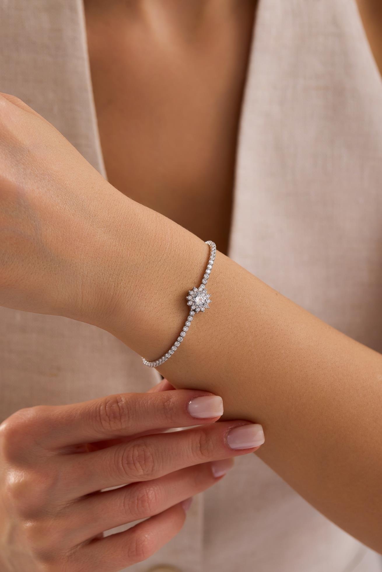 925 Ayar Gümüş Rodyum Kaplama Ayarlanabilir Asansörlü Pırlanta Montür Suyolu Bileklik