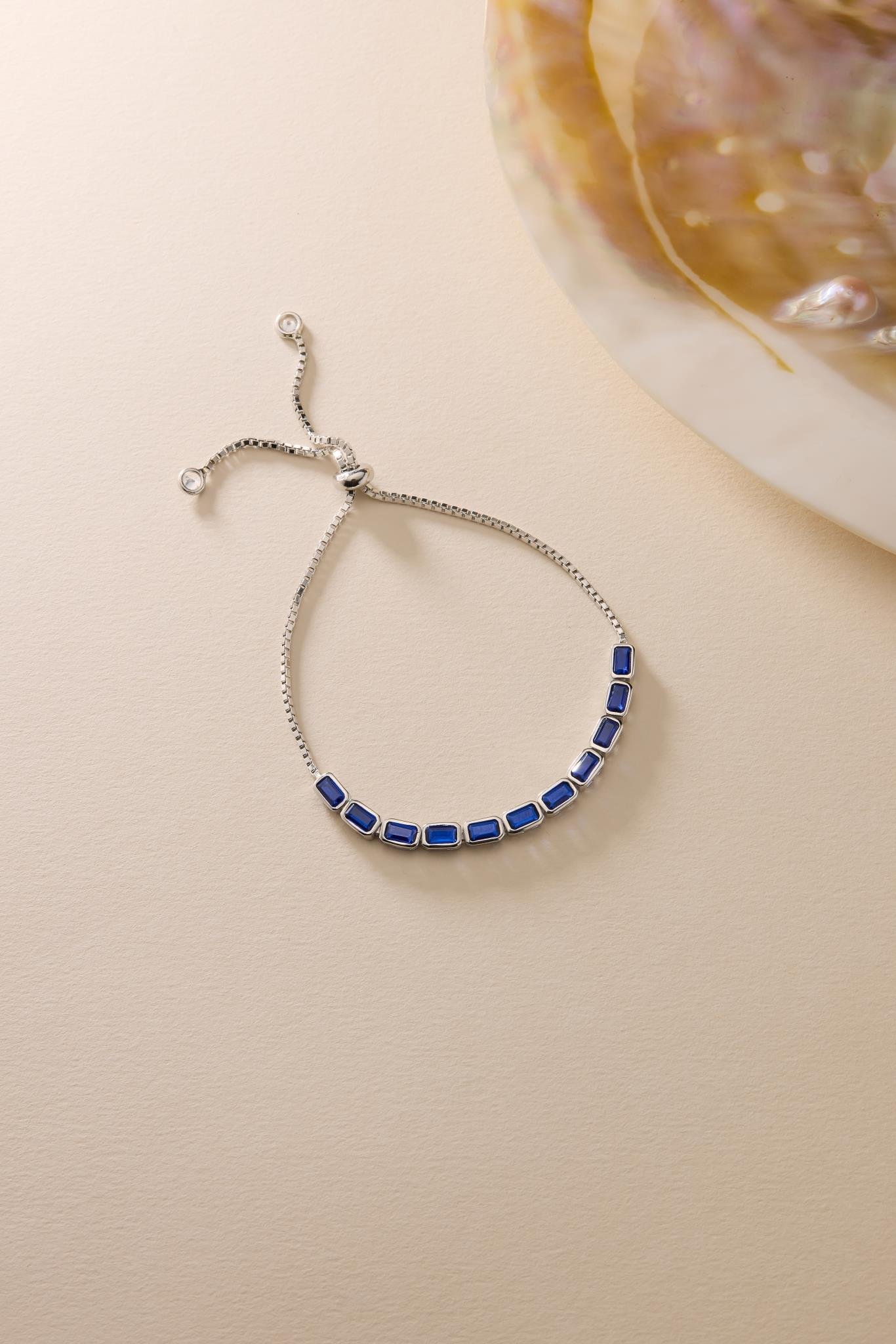 925 Ayar Gümüş Rodyum Kaplama Ayarlanabilir Asansörlü Sıralı Mavi Baget Taşlı Bileklik