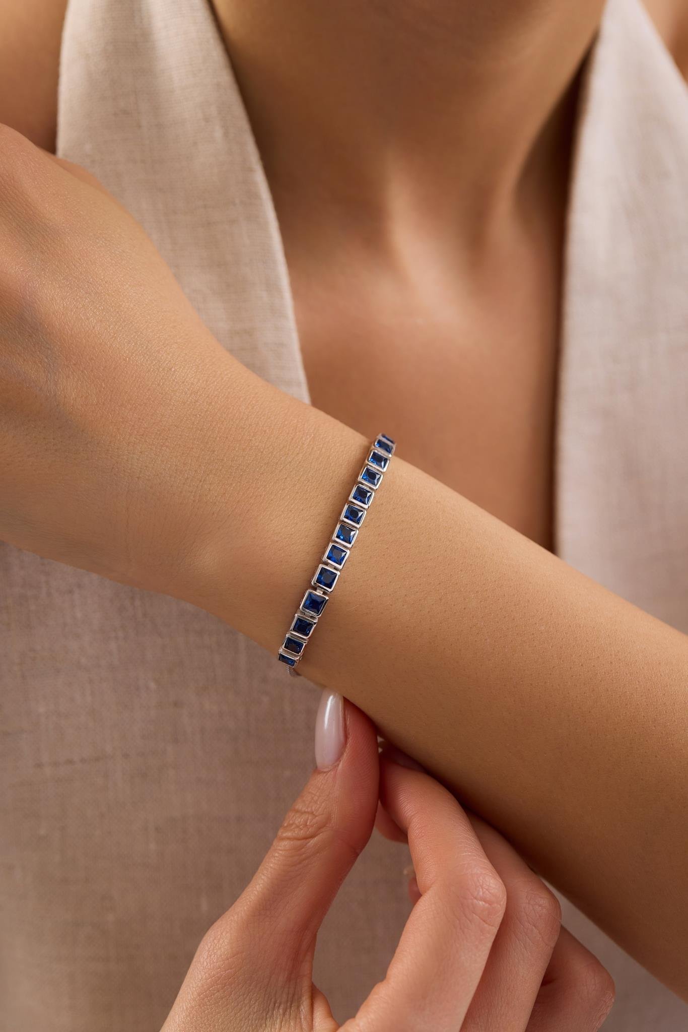 925 Ayar Gümüş Rodyum Kaplama Ayarlanabilir Asansörlü  Sıralı Kare Mavi Taşlı Bileklik