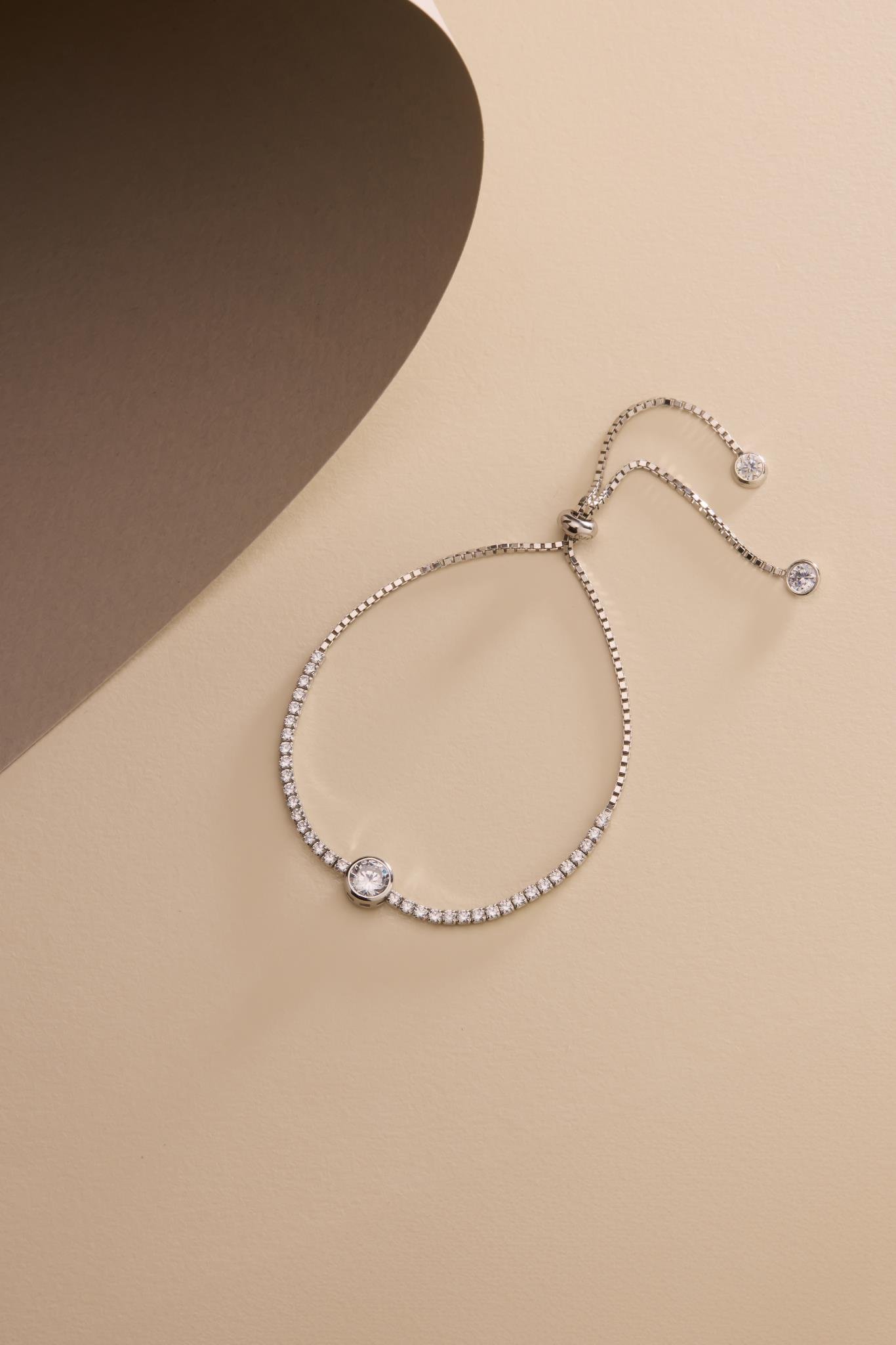 925 Ayar Gümüş Rodyum Kaplama Ayarlanabilir Asansörlü Su Yolu Orta Tektaş Model Bileklik