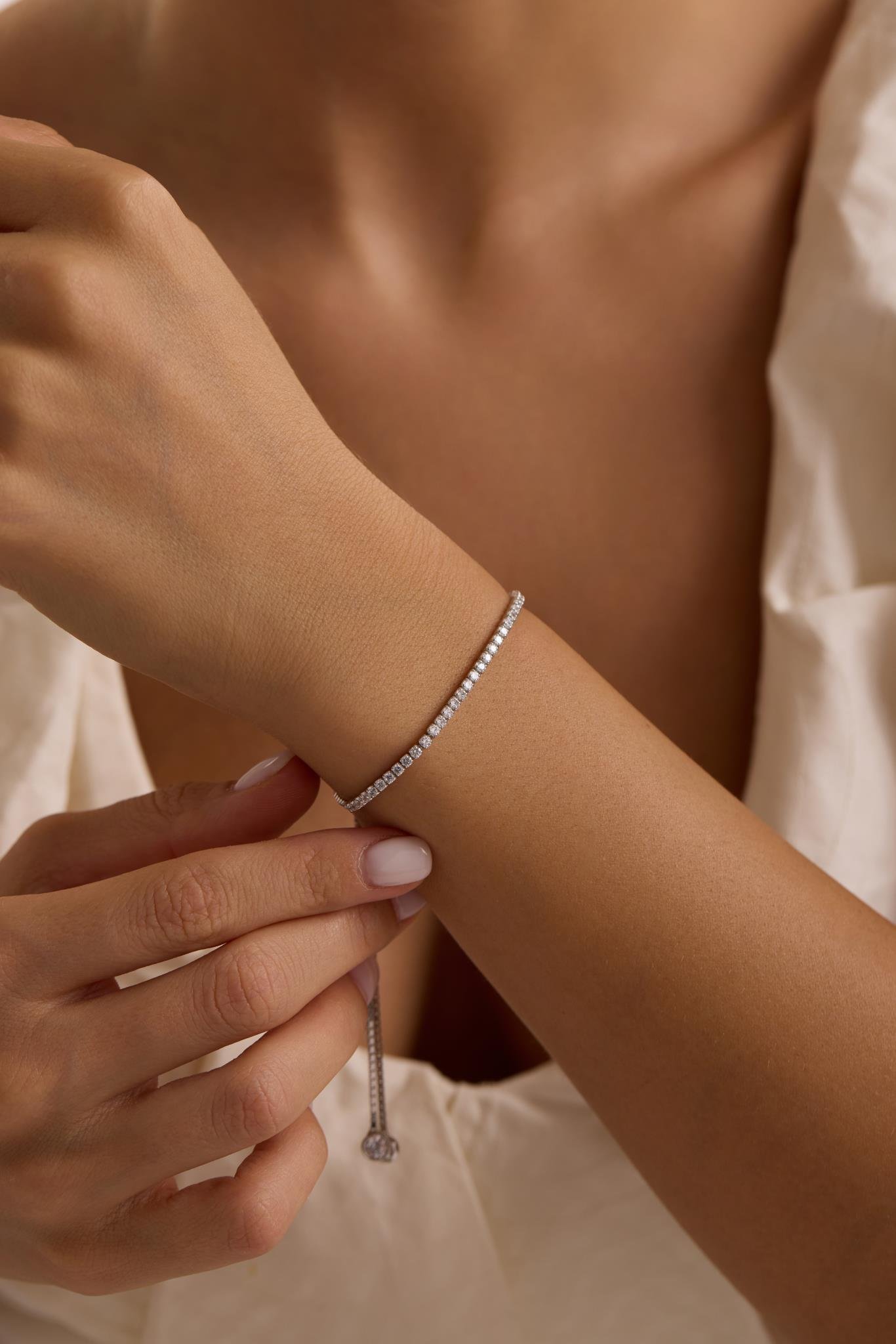 925 Ayar Gümüş Rodyum Kaplama Ayarlanabilir Asansörlü 2 mm Zirkon Taşlı Su Yolu Bileklik