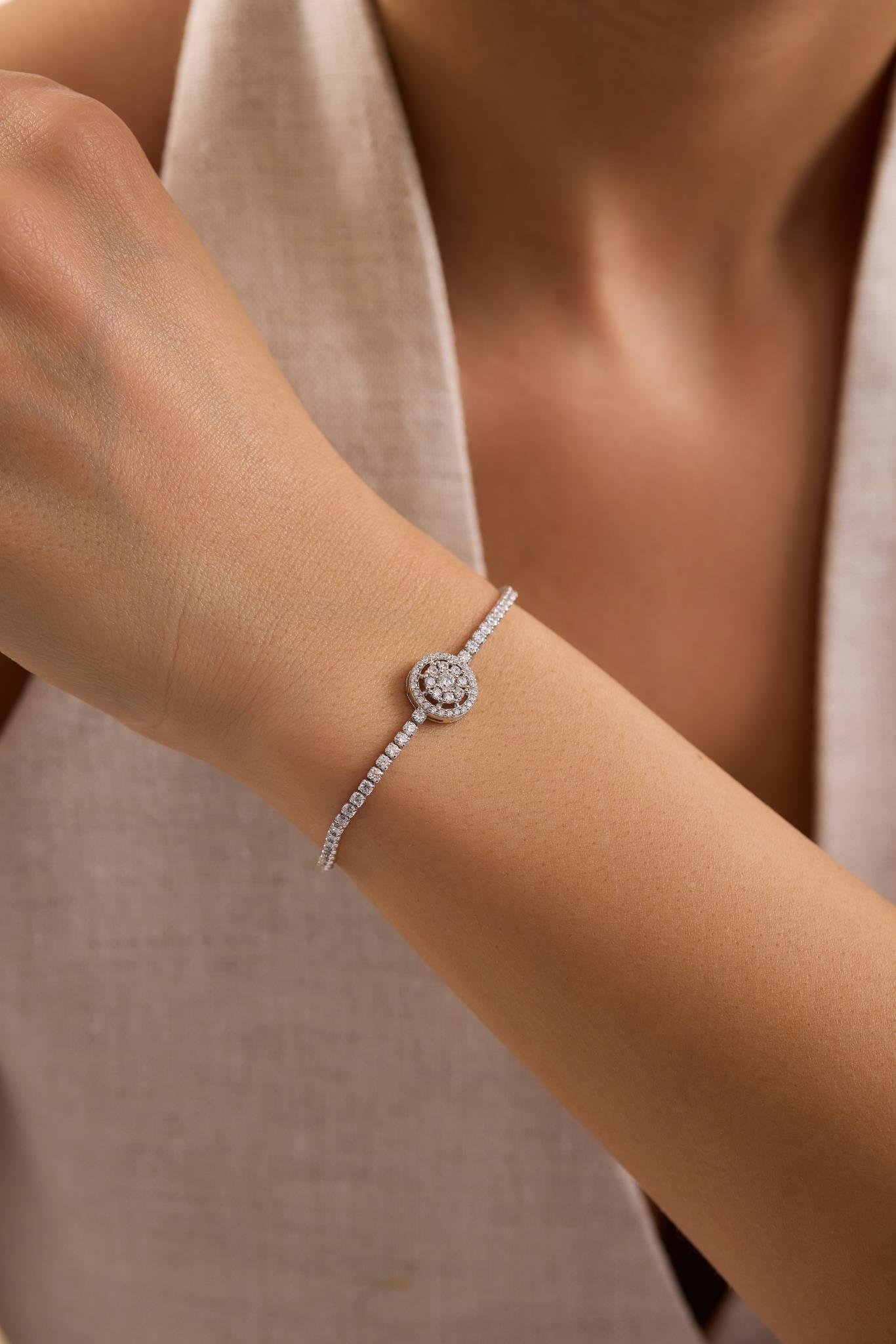 925 Ayar Gümüş Rodyum Kaplama Ayarlanabilir Asansörlü Yuvarlak Zirkon Taşlı Suyolu Bileklik