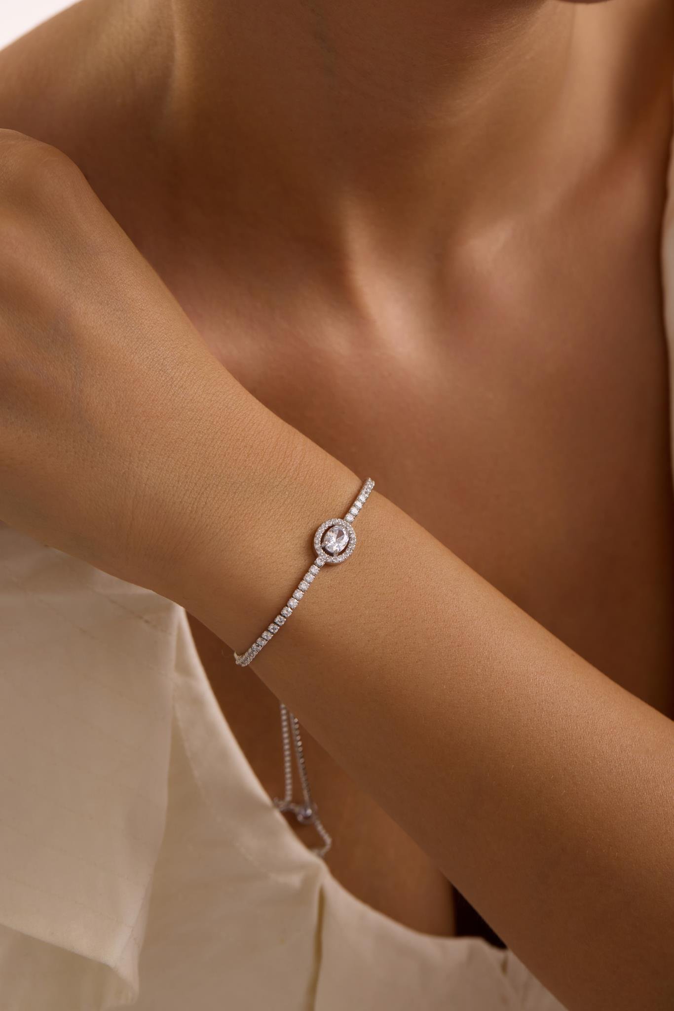 925 Ayar Gümüş Rodyum Kaplama Ayarlanabilir Asansörlü Su Yolu Damla Tektaş Model Bileklik