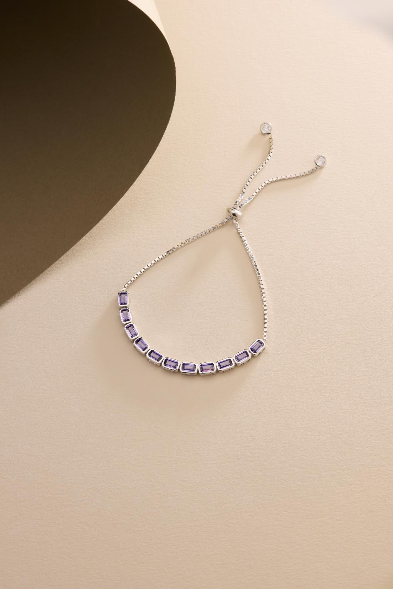 925 Ayar Gümüş Rodyum Kaplama Ayarlanabilir Asansörlü Sıralı Mor Baget Taşlı Bileklik