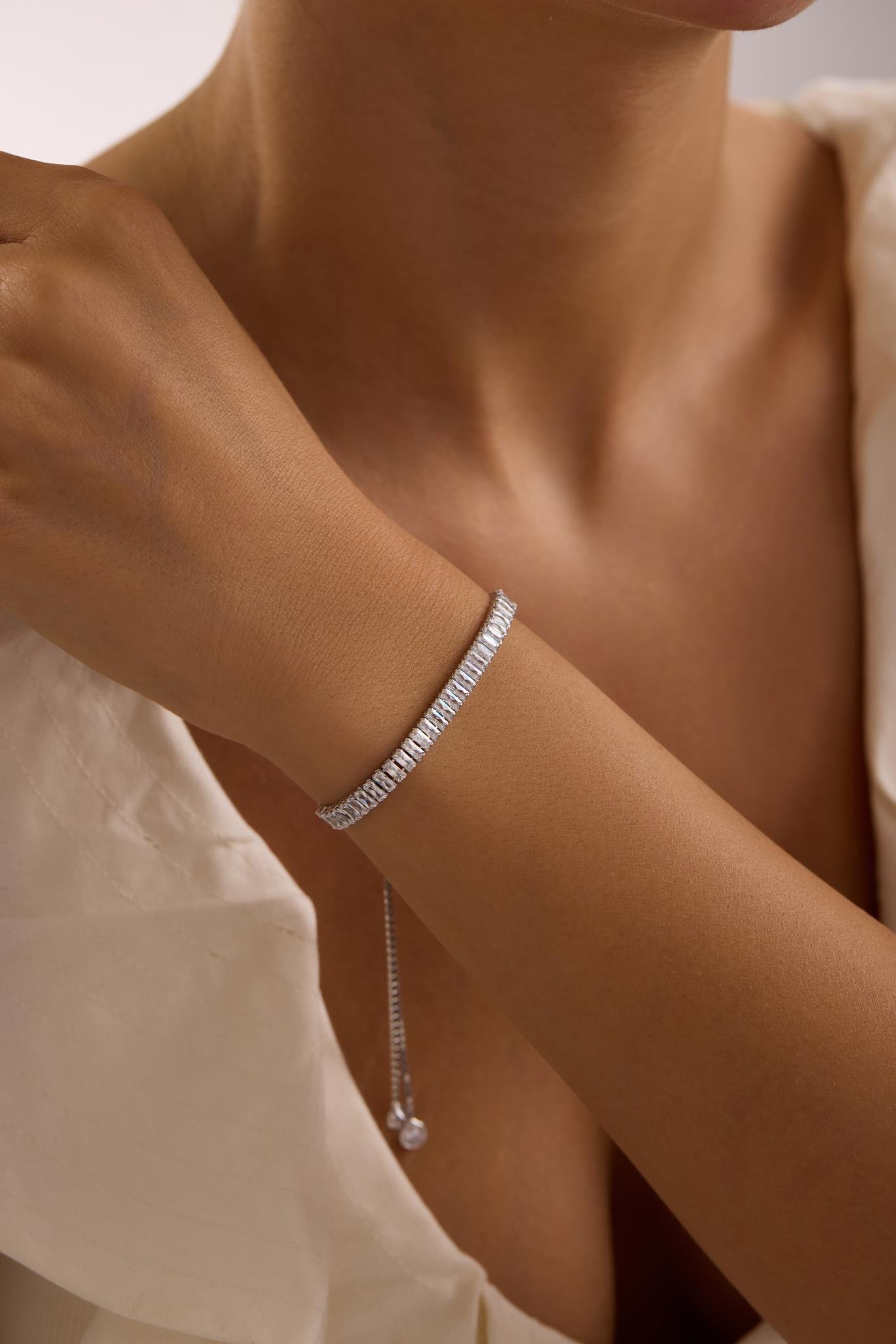 925 Ayar Gümüş Rodyum Kaplama Ayarlanabilir Asansörlü Su Yolu Sıralı Baget Taşlı Bileklik