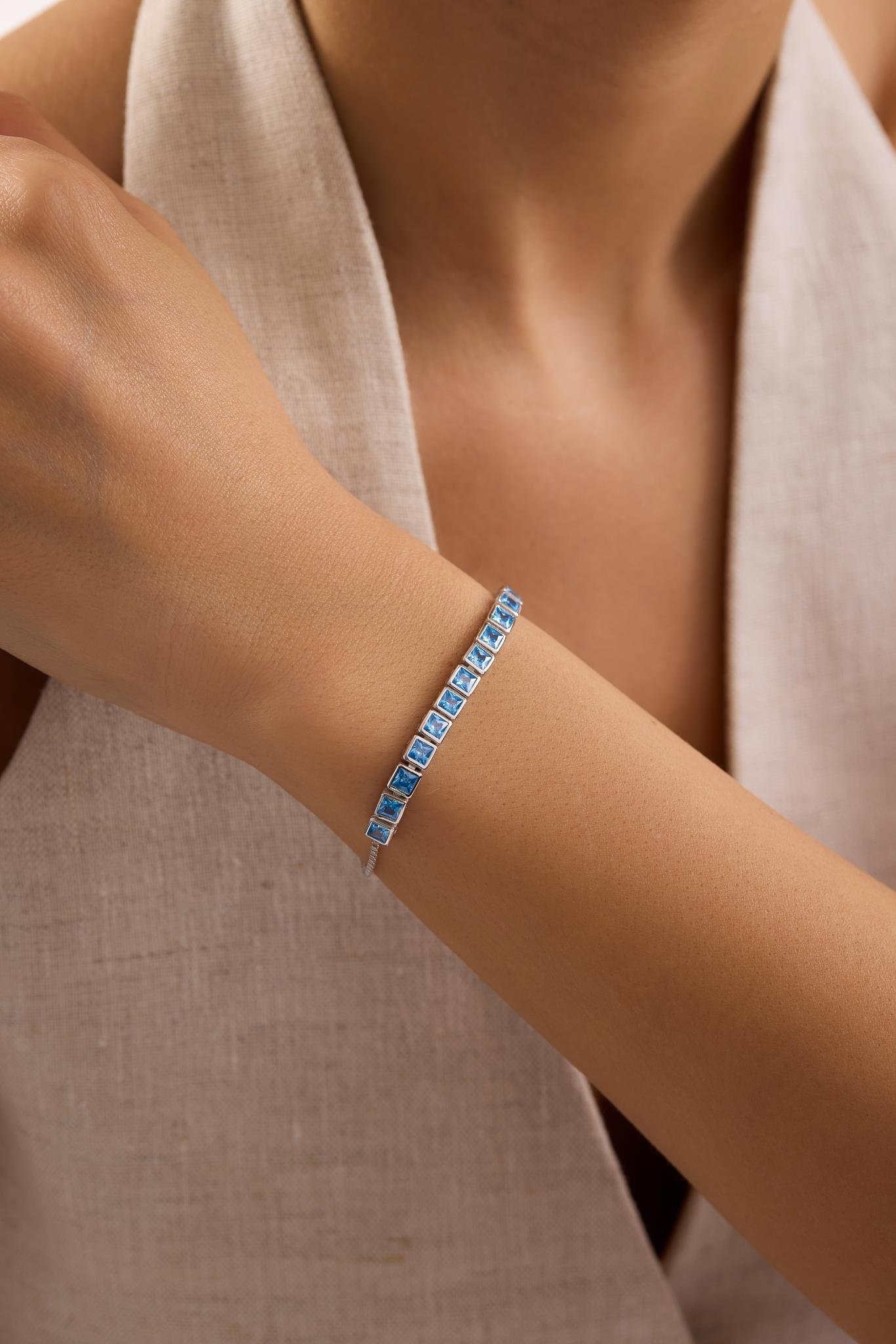 925 Ayar Gümüş Rodyum Kaplama Ayarlanabilir Asansörlü  Sıralı Kare Aquamarin Taşlı Bileklik