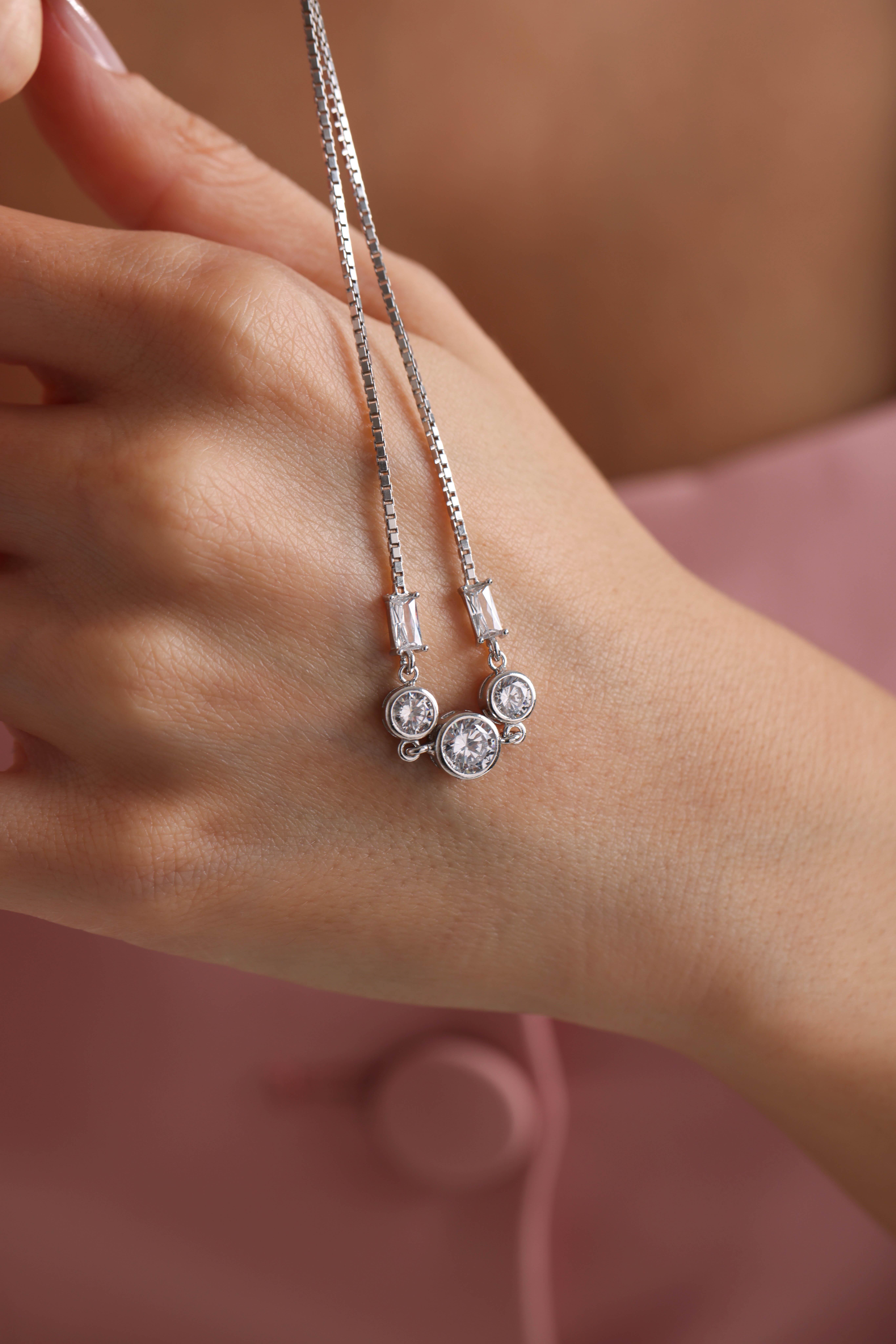 925 Ayar Gümüş Rodyum Kaplama Ayarlanabilir Asansörlü Üçtaş Model Bileklik 