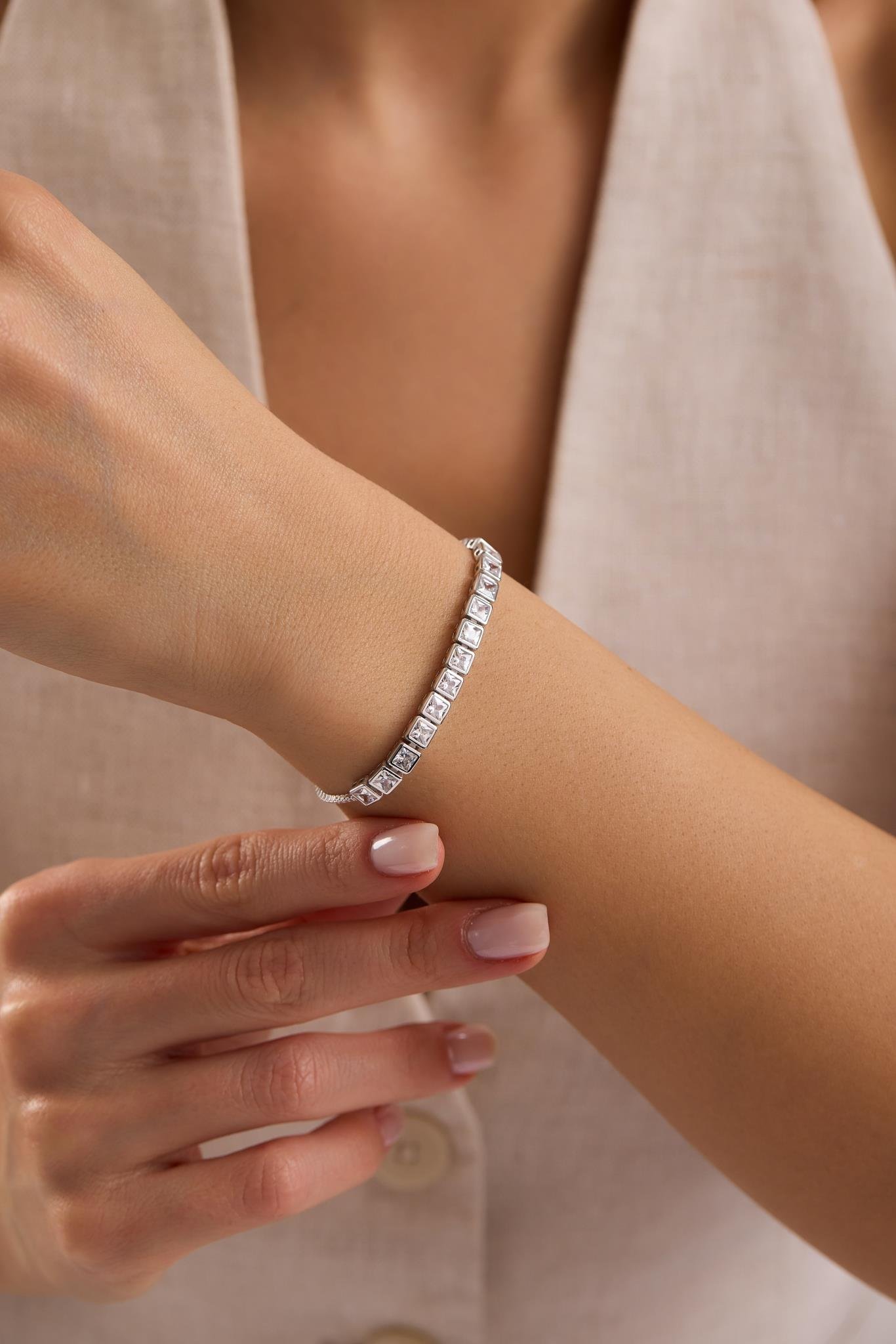 925 Ayar Gümüş Rodyum Kaplama Ayarlanabilir Asansörlü  Sıralı Kare Mor Taşlı Bileklik