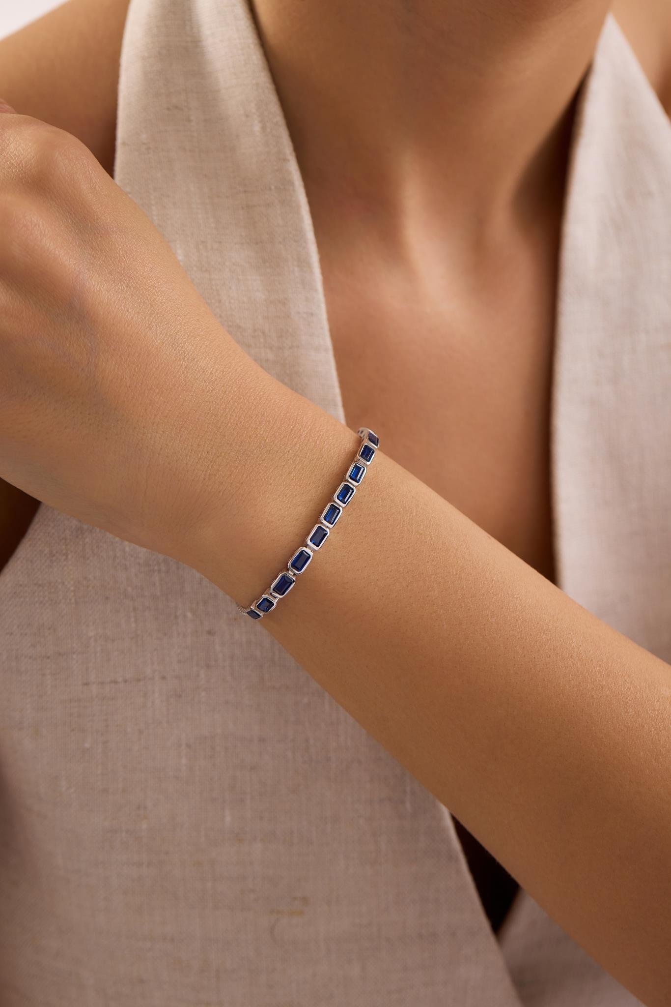 925 Ayar Gümüş Rodyum Kaplama Ayarlanabilir Asansörlü Sıralı Mavi Baget Taşlı Bileklik