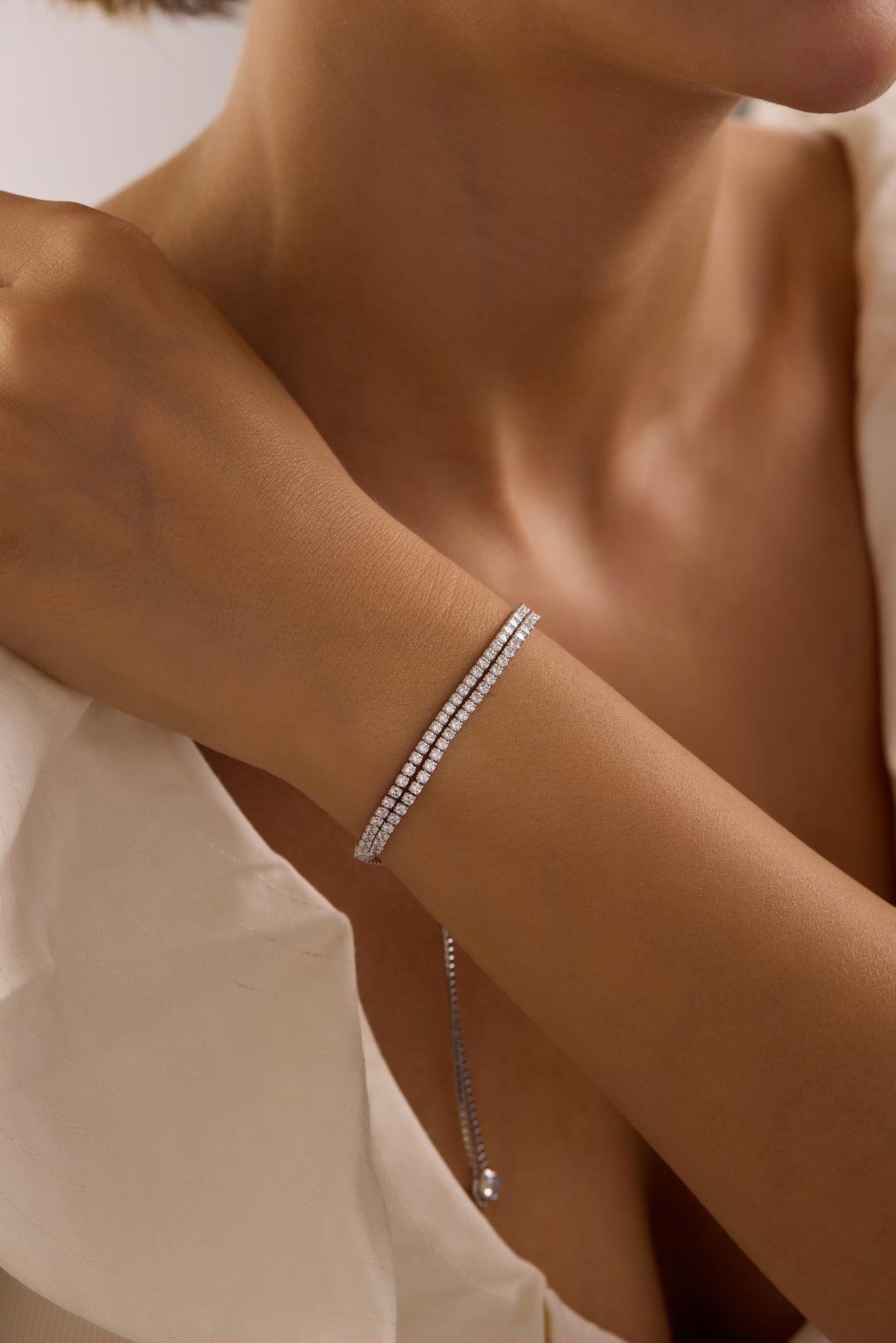 925 Ayar Gümüş Rodyum Kaplama Ayarlanabilir Asansörlü 2 mm Zirkon Taşlı Çift Sıra Su Yolu Bileklik