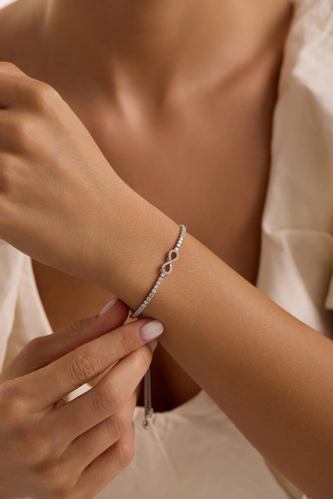 925 Ayar Gümüş Rodyum Kaplama Ayarlanabilir Asansörlü Su Yolu Sonsuzluk Model Bileklik