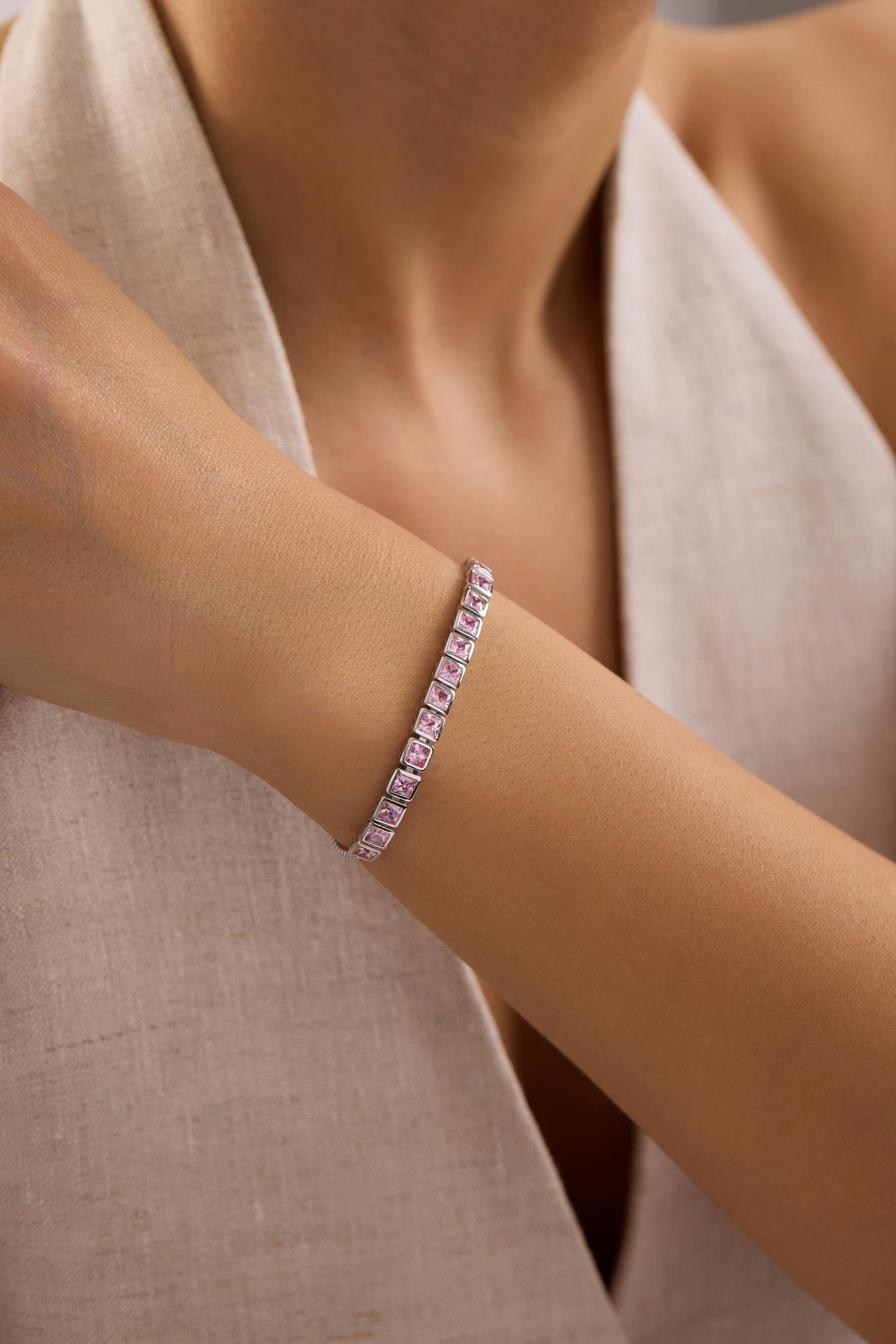 925 Ayar Gümüş Rodyum Kaplama Ayarlanabilir Asansörlü  Sıralı Kare Pembe Taşlı Bileklik