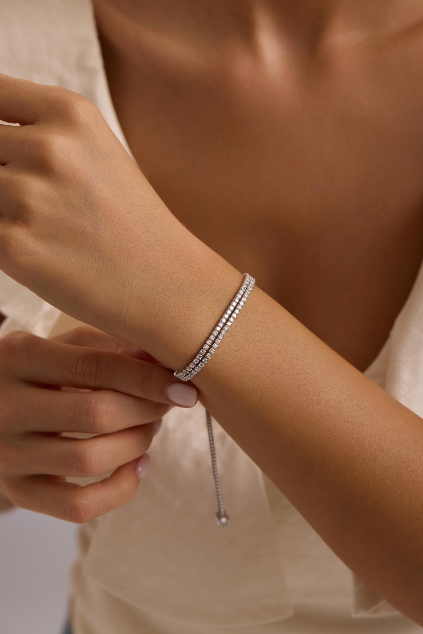 925 Ayar Gümüş Rodyum Kaplama Ayarlanabilir Asansörlü 2 mm Zirkon Taşlı Çift Sıra Su Yolu Bileklik