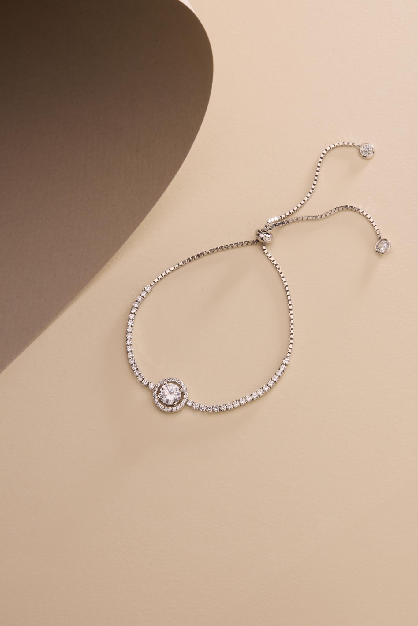 925 Ayar Gümüş Rodyum Kaplama Ayarlanabilir Asansörlü Su Yolu 7 mm Yuvarlak Tektaş Model Bileklik