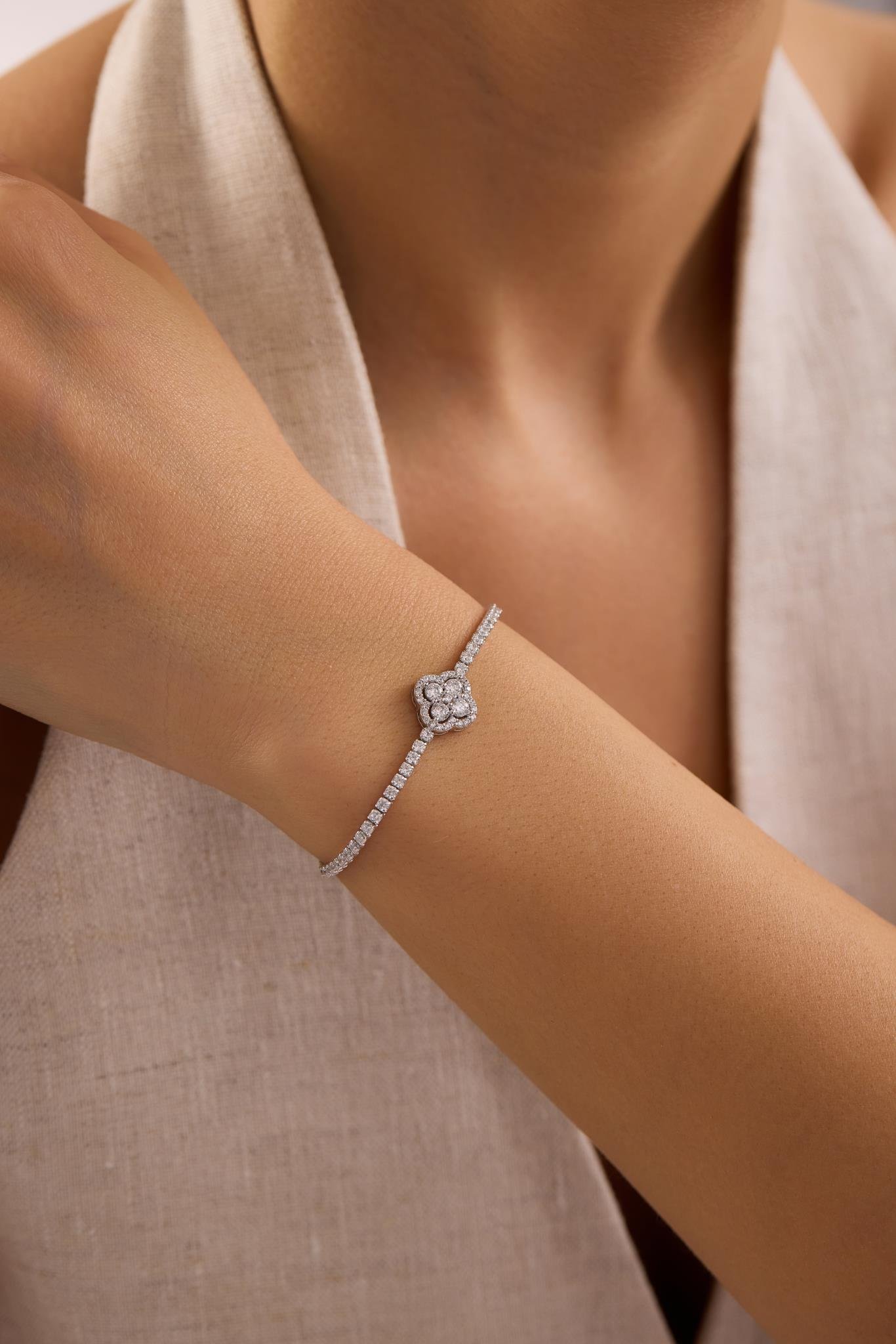 925 Ayar Gümüş Rodyum Kaplama Ayarlanabilir Asansörlü Yonca Suyolu Bileklik