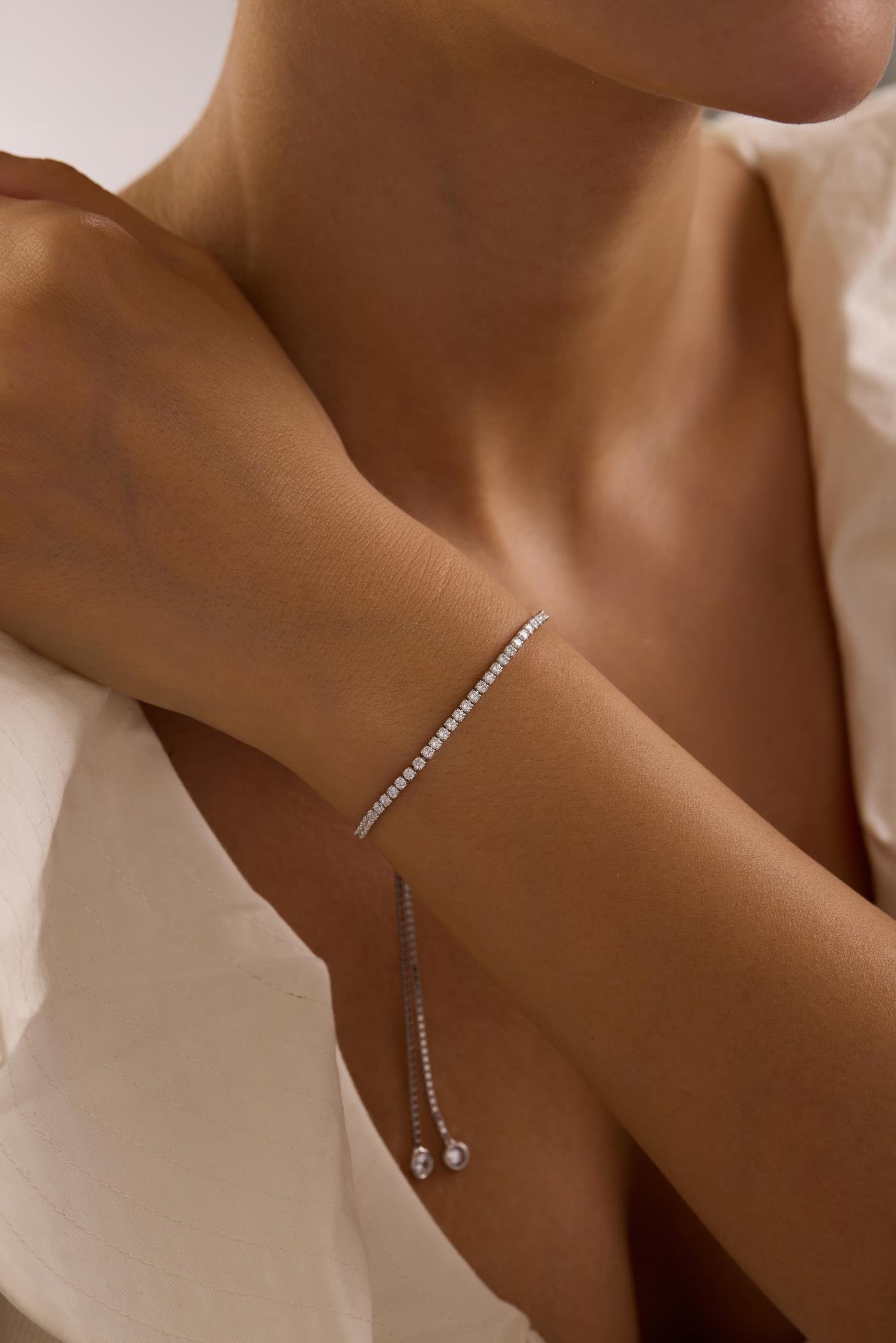 925 Ayar Gümüş Rodyum Kaplama Ayarlanabilir Asansörlü 2 mm Zirkon Taşlı Su Yolu Bileklik