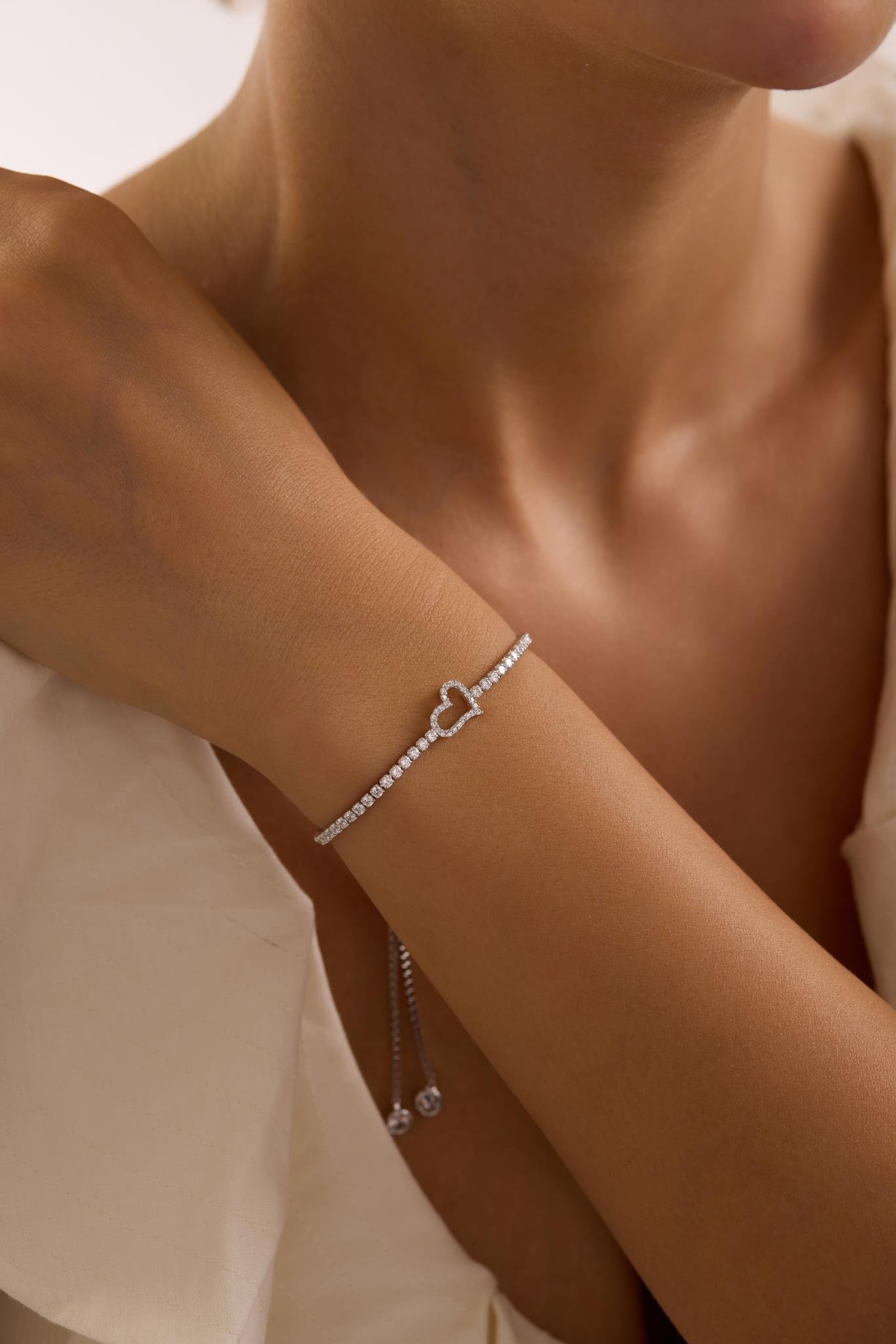 925 Ayar Gümüş Rodyum Kaplama Ayarlanabilir Asansörlü Su Yolu Kalp Model Bileklik