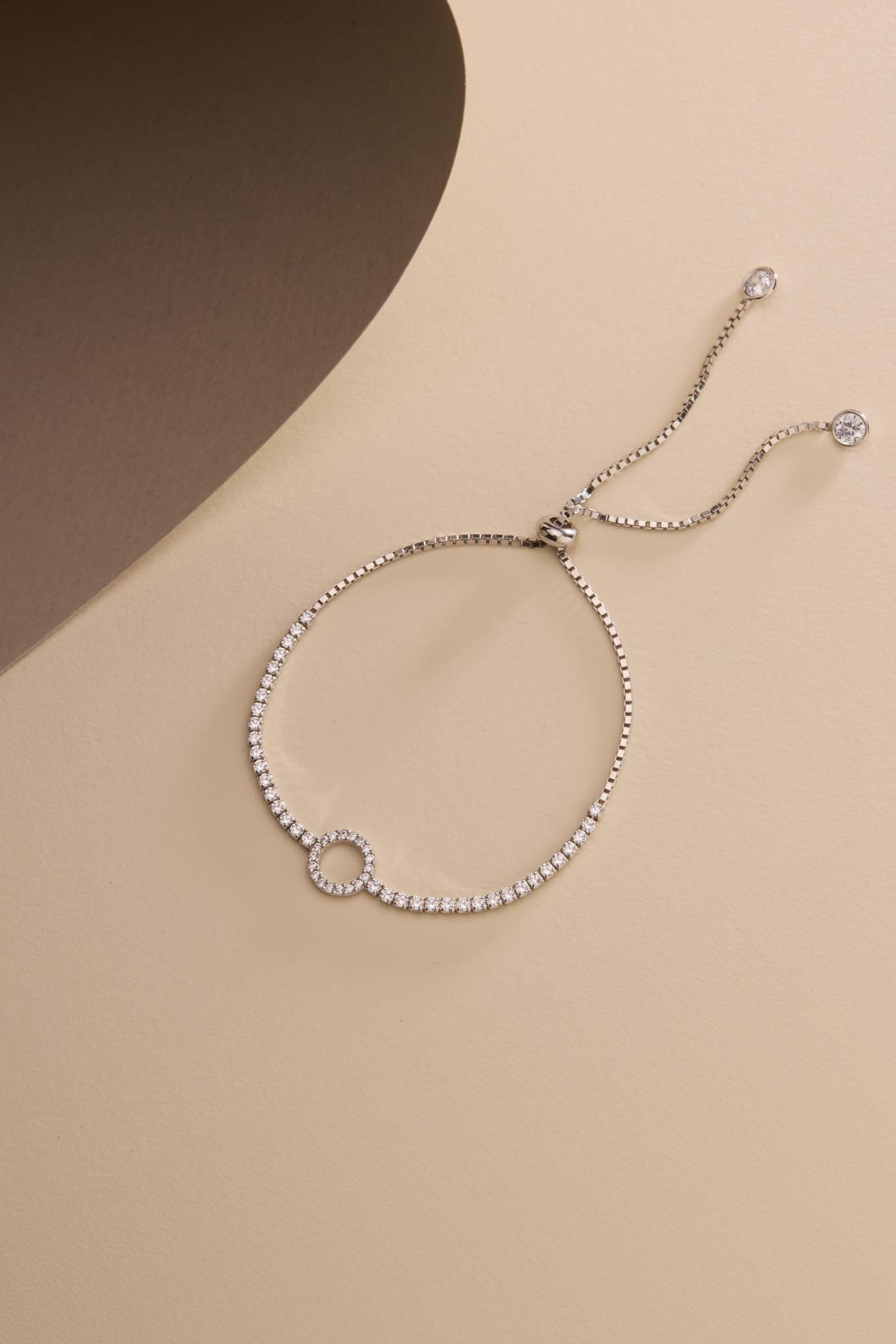 925 Ayar Gümüş Rodyum Kaplama Ayarlanabilir Asansörlü Su Yolu Zirkon Taşlı Yuvarlak Tasarım Bileklik