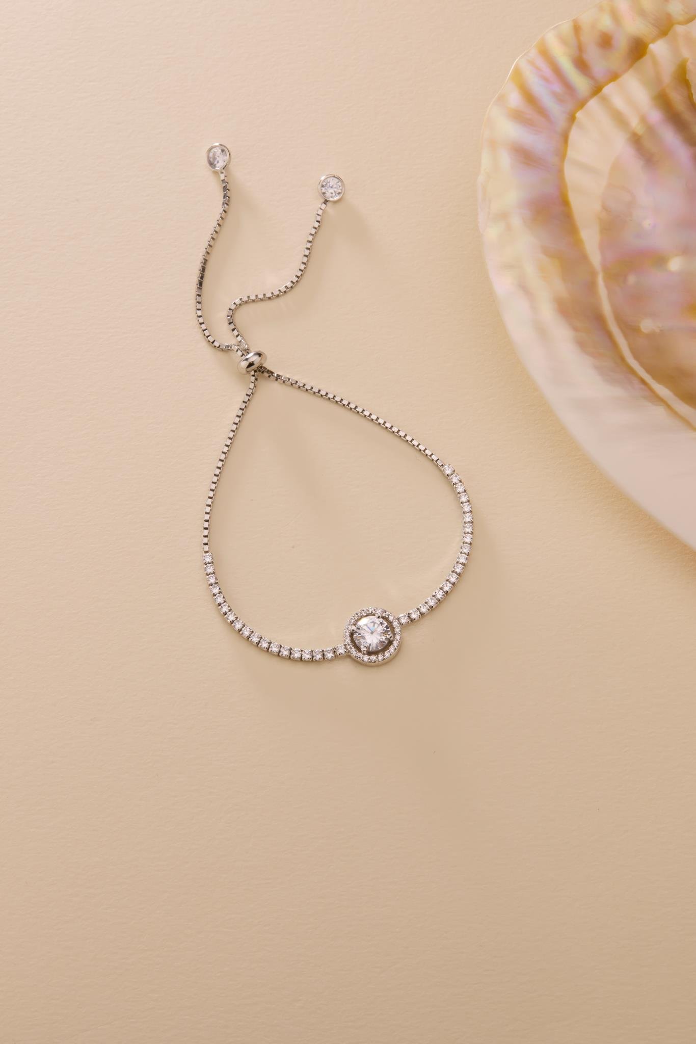 925 Ayar Gümüş Rodyum Kaplama Ayarlanabilir Asansörlü Su Yolu 7 mm Yuvarlak Tektaş Model Bileklik